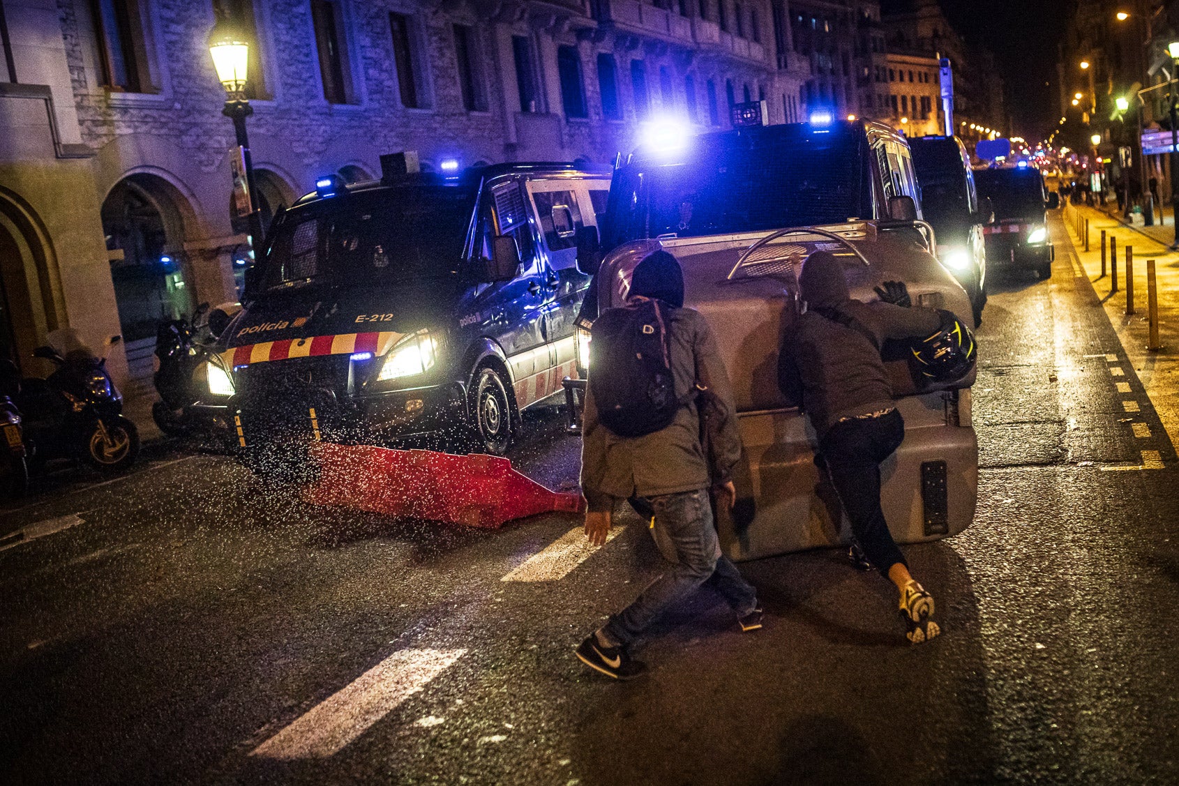 Aldarulls a Barcelona després de la manifestació en suport a Pablo Hasél / Jordi Borràs