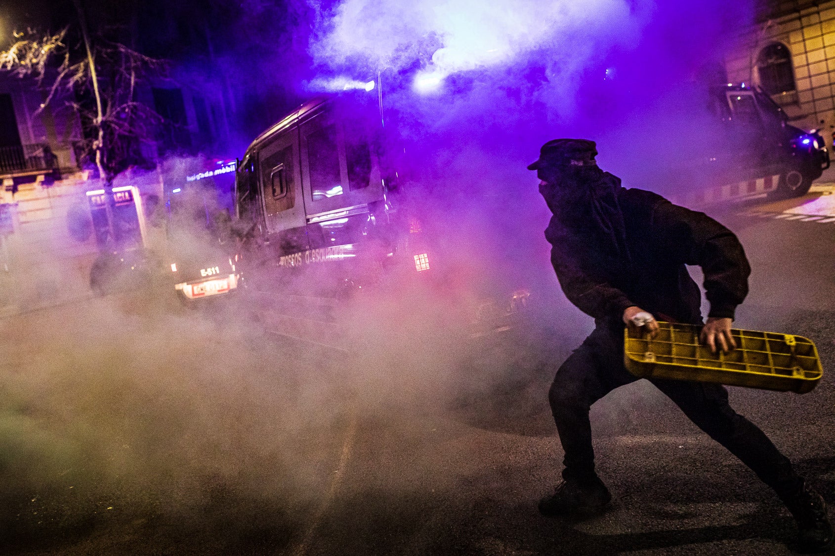 Aldarulls a Barcelona després de la manifestació en suport a Pablo Hasél / Jordi Borràs