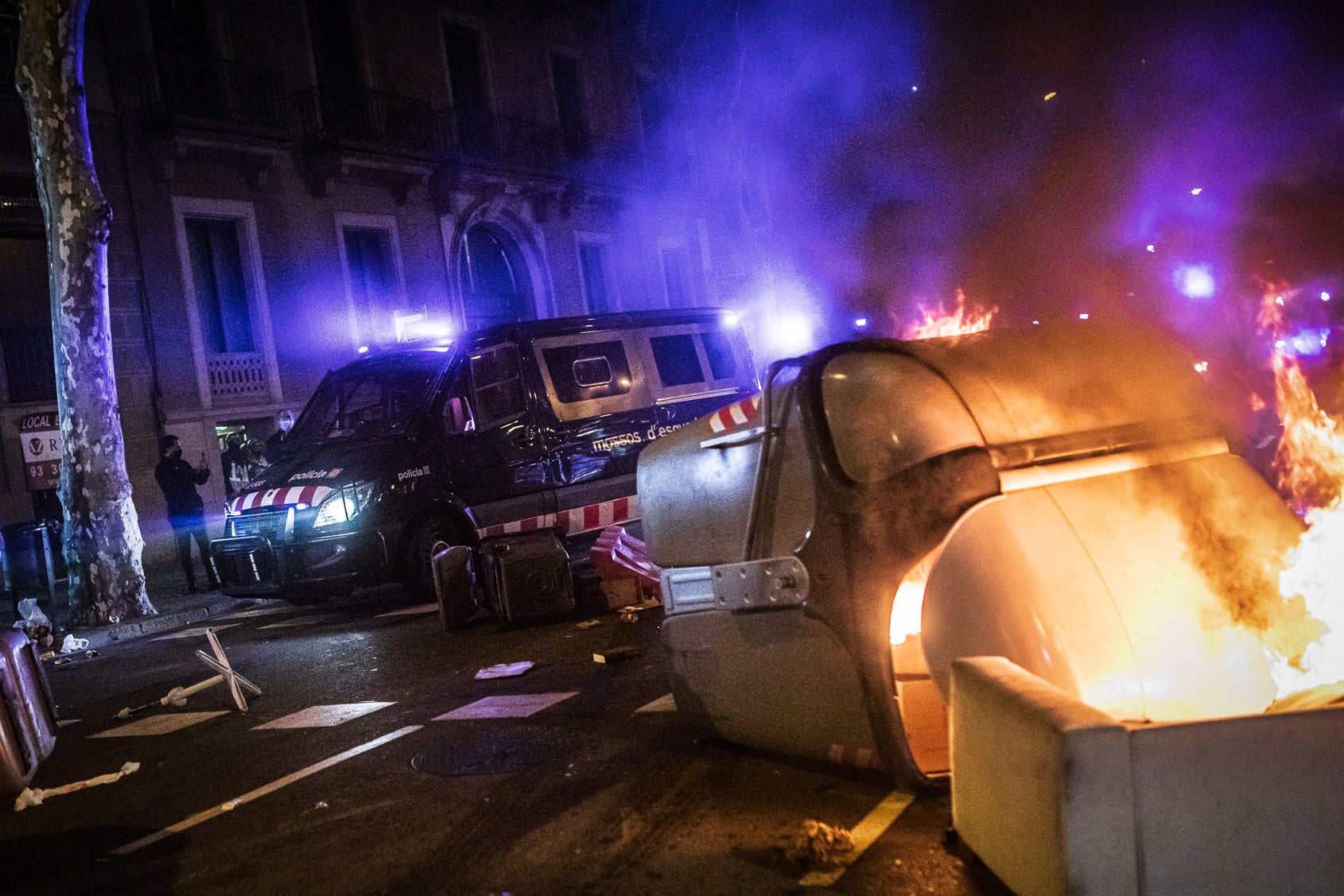 Aldarulls a Barcelona després de la manifestació en suport a Pablo Hasél / Jordi Borràs