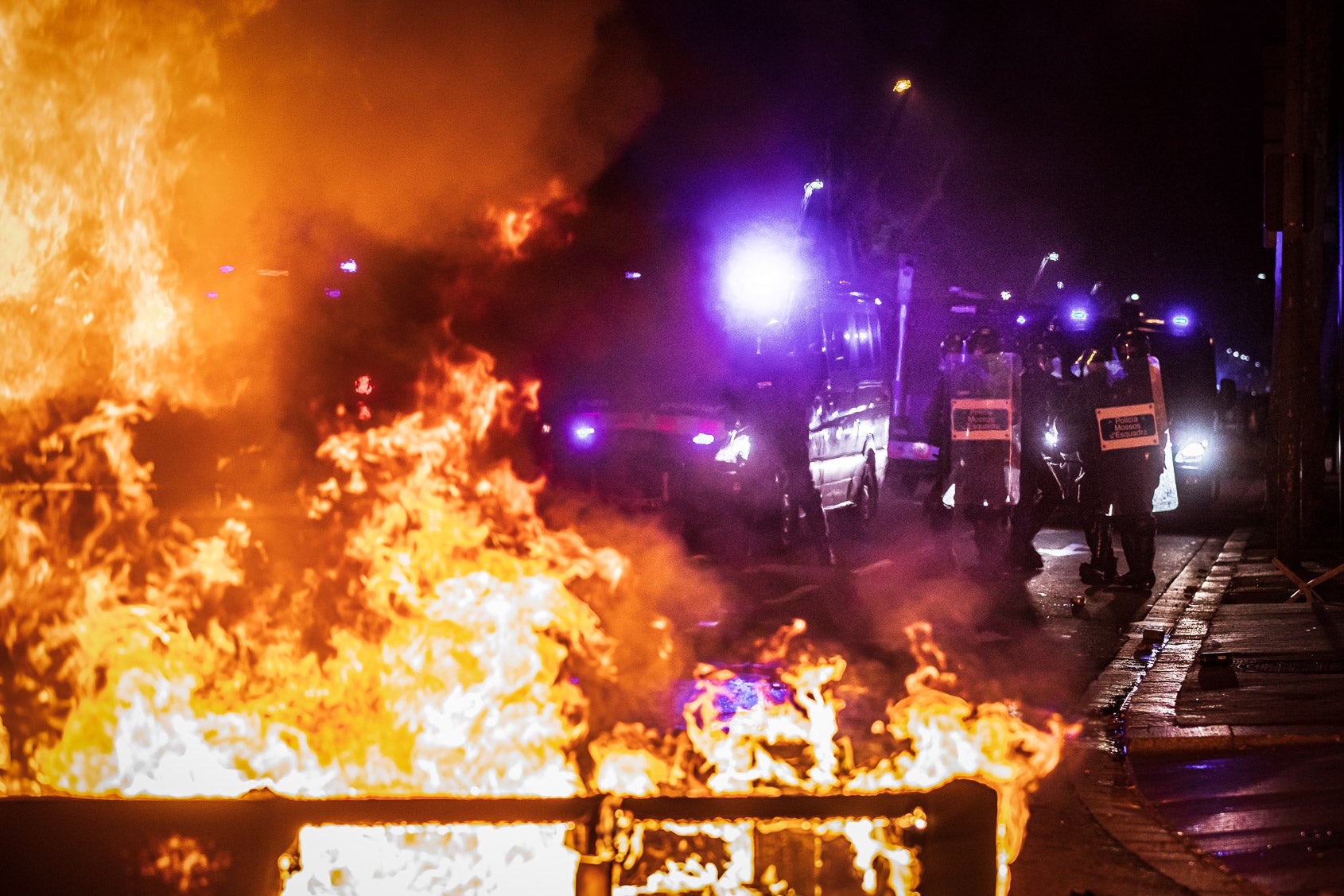 Aldarulls a Barcelona després de la manifestació en suport a Pablo Hasél / Jordi Borràs