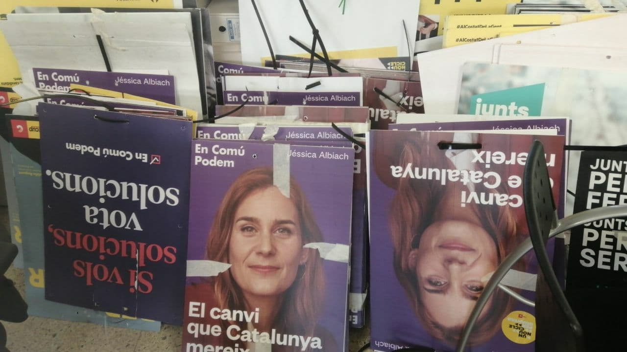 L'Ajuntament de Barcelona ha publicat imatges dels cartells retirats per evitar polèmiques / Ajuntament