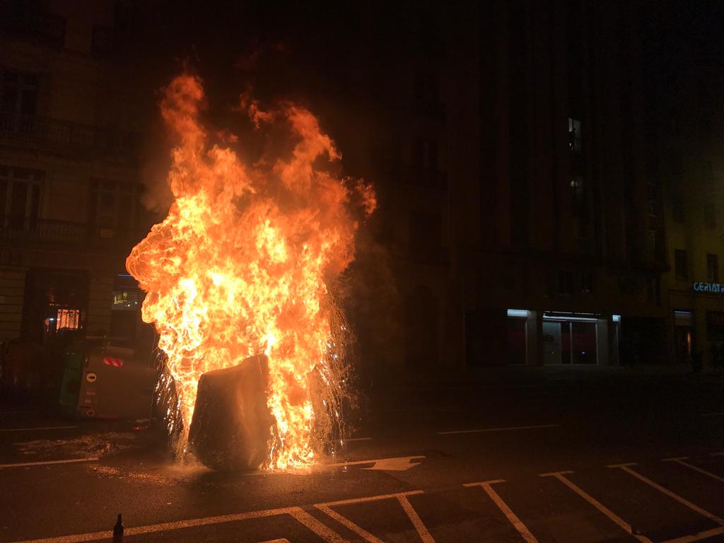 Una de les barricades, a Aragó amb Pau Claris / Salvador Cot