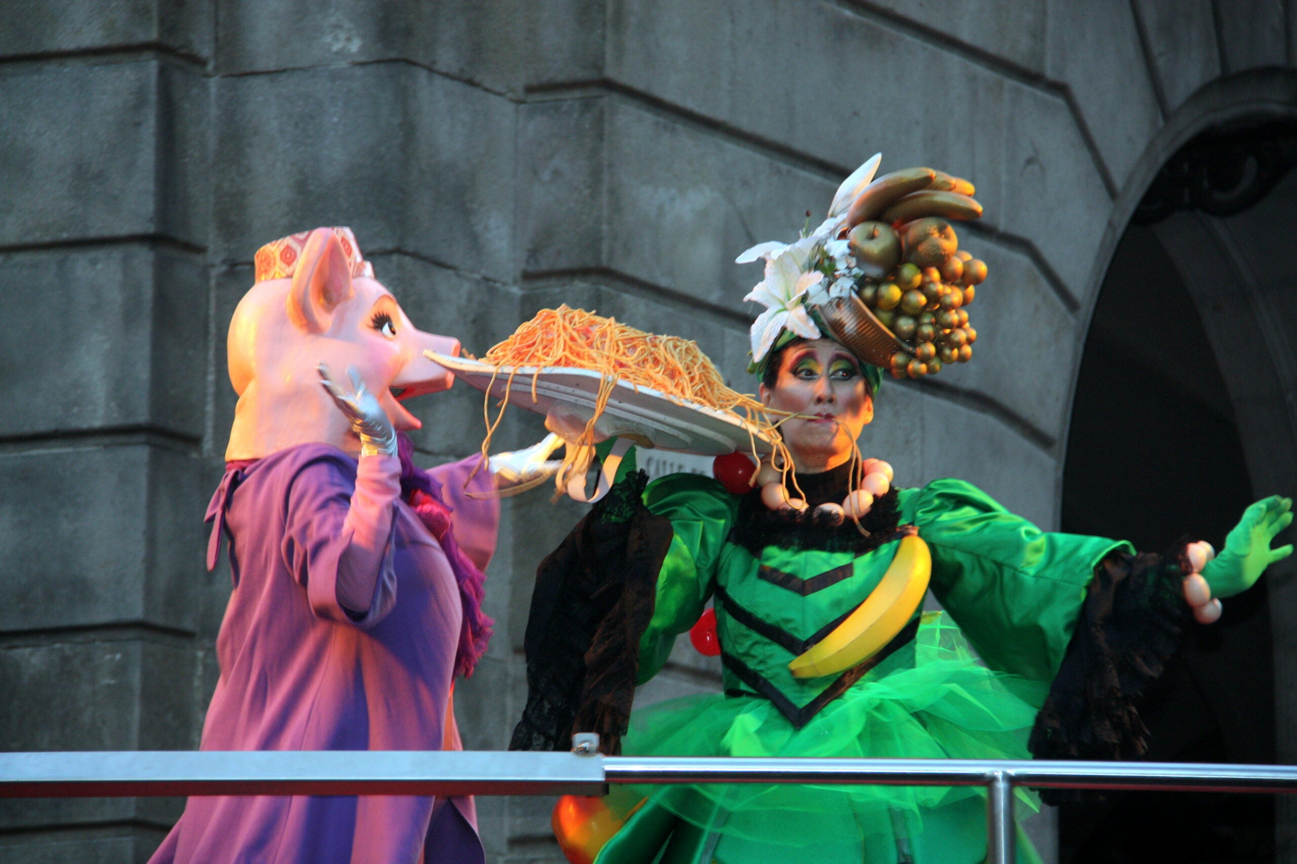 Dos dels personatges de la rua de Carnaval del 2020 / ACN