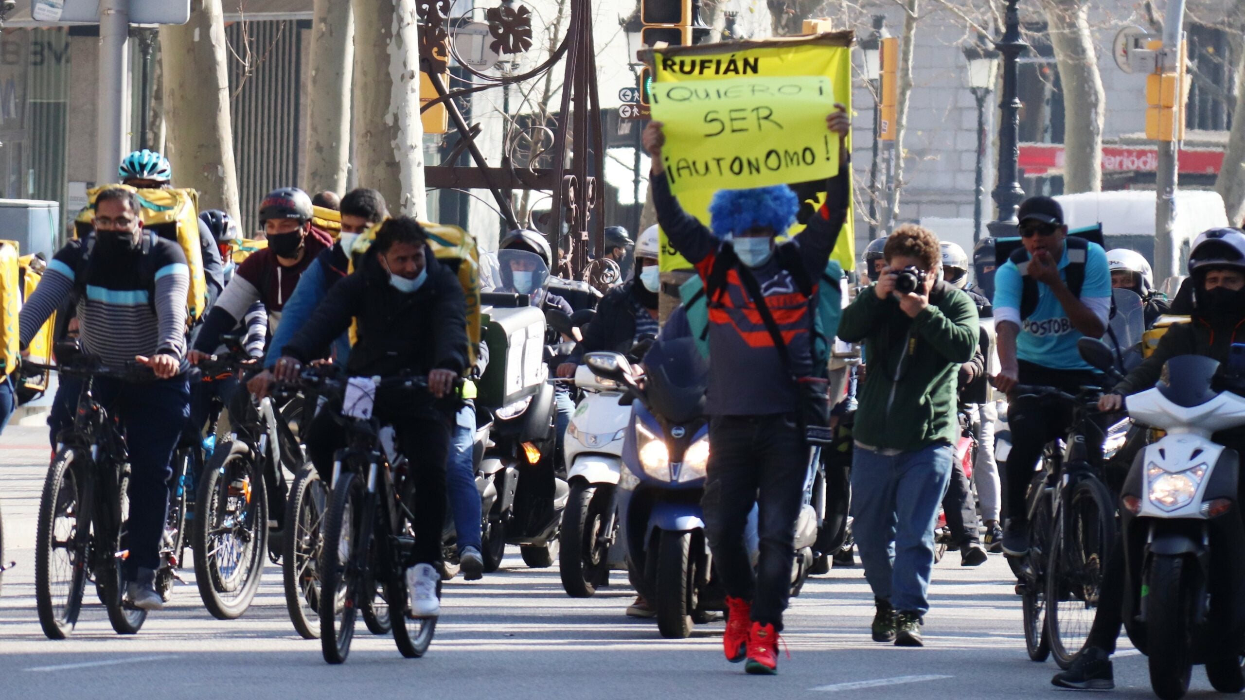 La protesta d'avui de riders reclamant ser autònoms / Aina Martí (ACN)