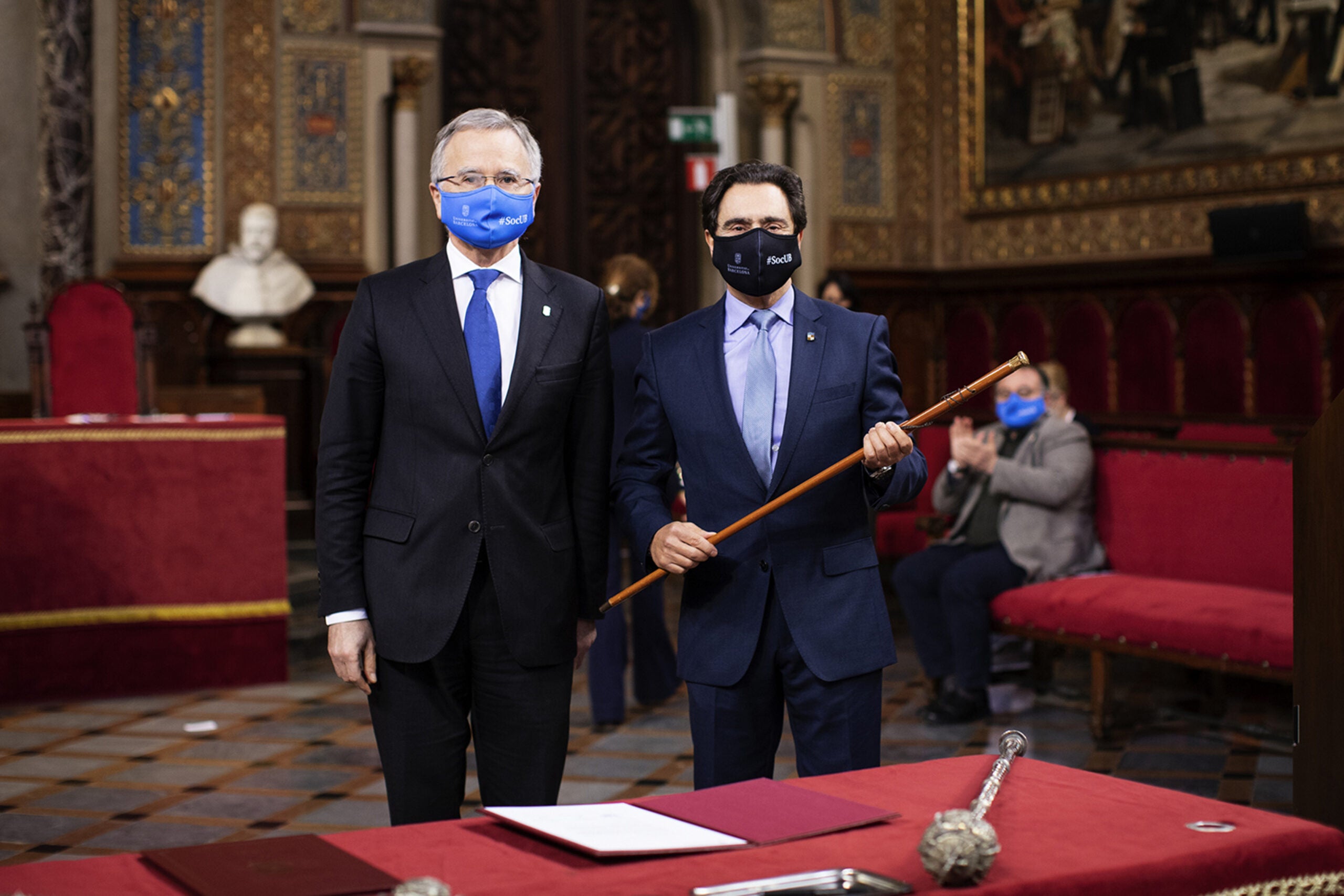 El nou rector de la UB, Joan Guàrdia, (a l'esquerra), el dia de la pressa de possessió, acompanyat del rector sortint, Joan Elias / ACN