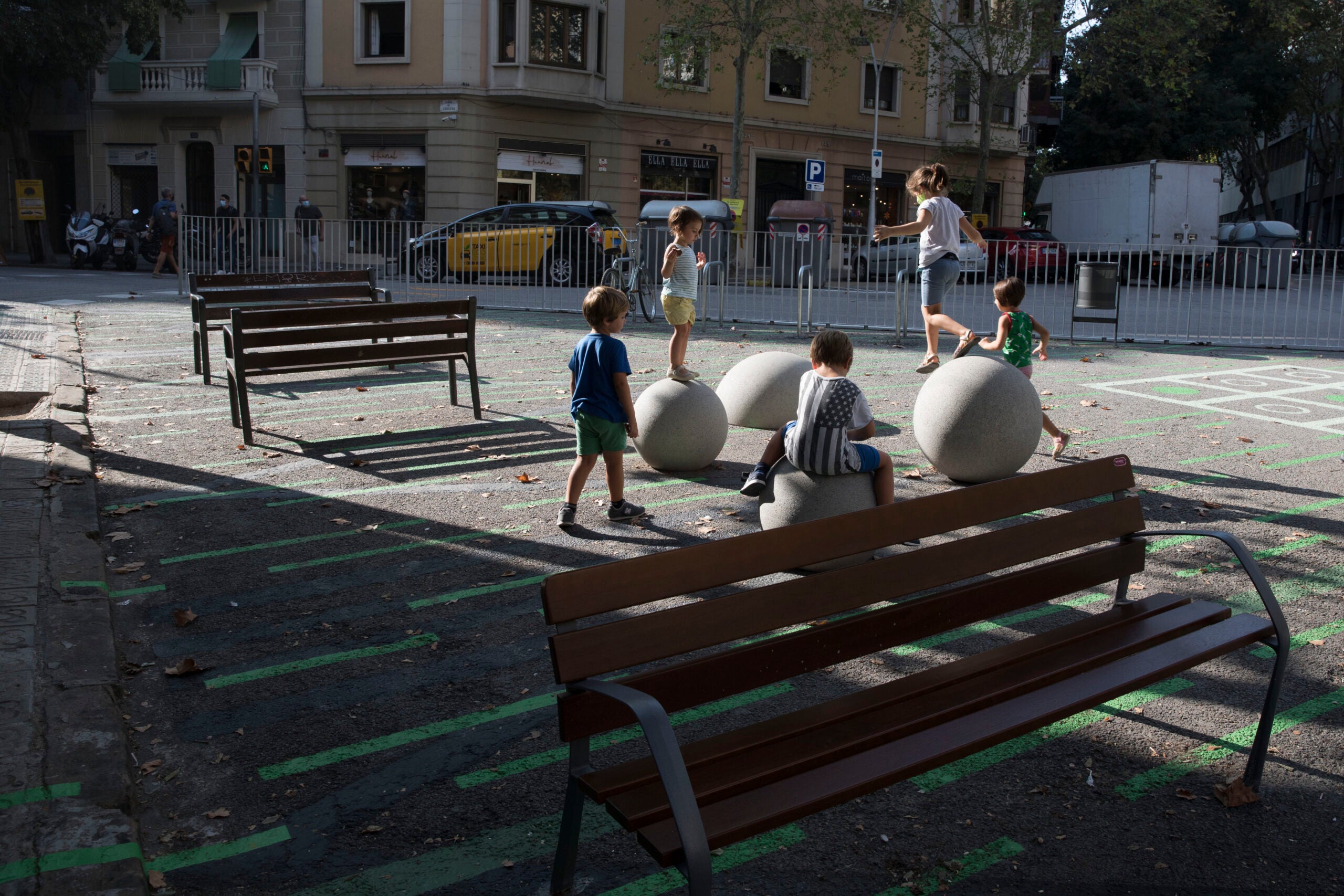 Entorn pacificat d'una escola a la zona de Sagrada Família / ACN