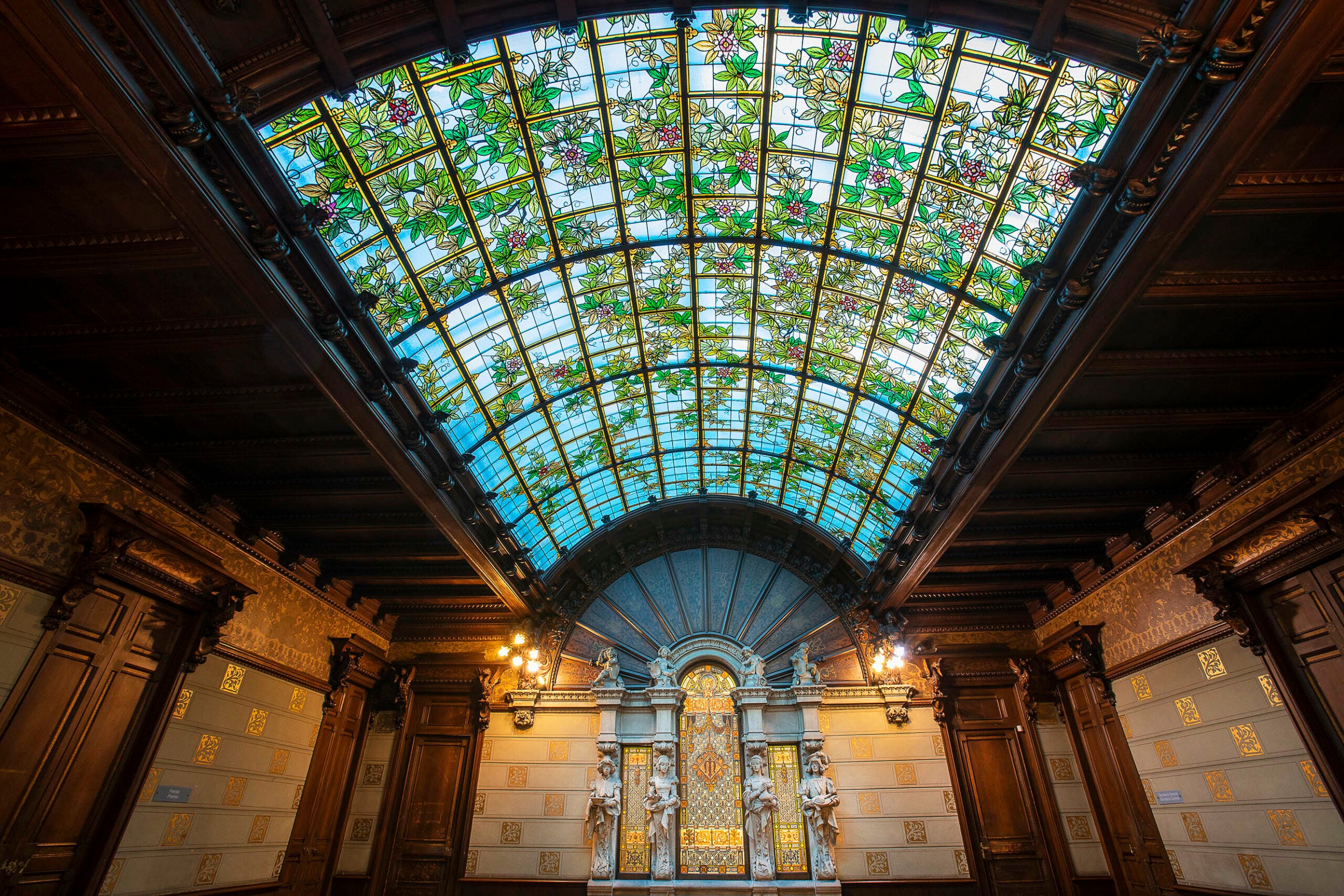 Claraboia de vitrall al Palau Montaner, actual seu de la Delegació del Govern a Catalunya / Jordi Play