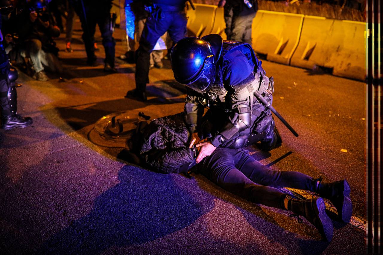 Almenys una detinguda en una nova nit de protestes a Barcelona / Jordi Borràs