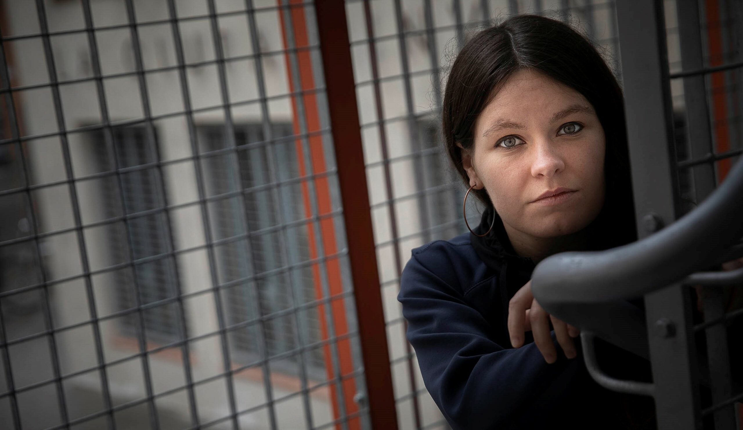 L'activista per l'habitatge Clàudia Ruscalleda, a la Ciutat Invisible, al cor de Sants / Jordi Play