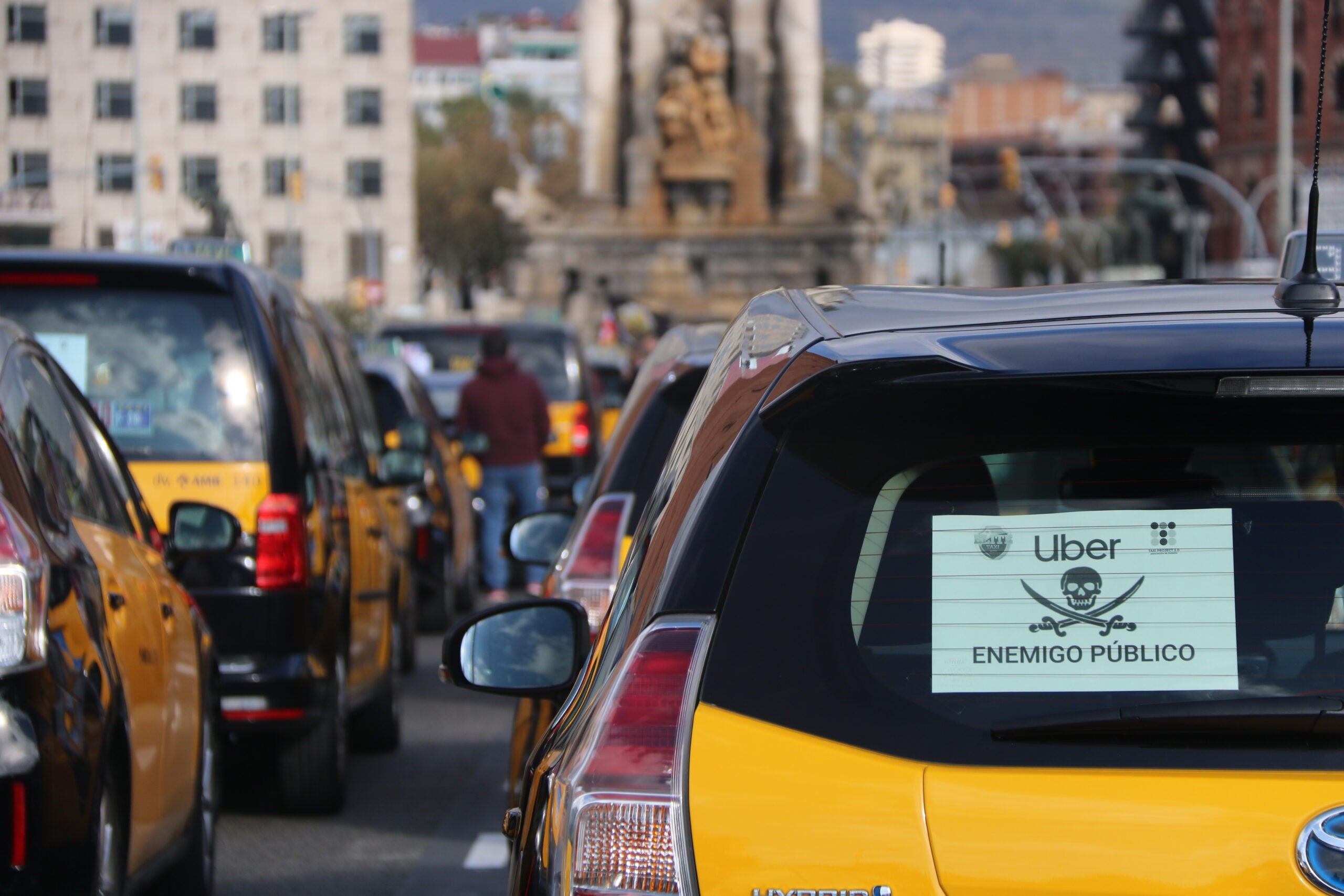 Un taxi en una protesta contra Uber / ACN