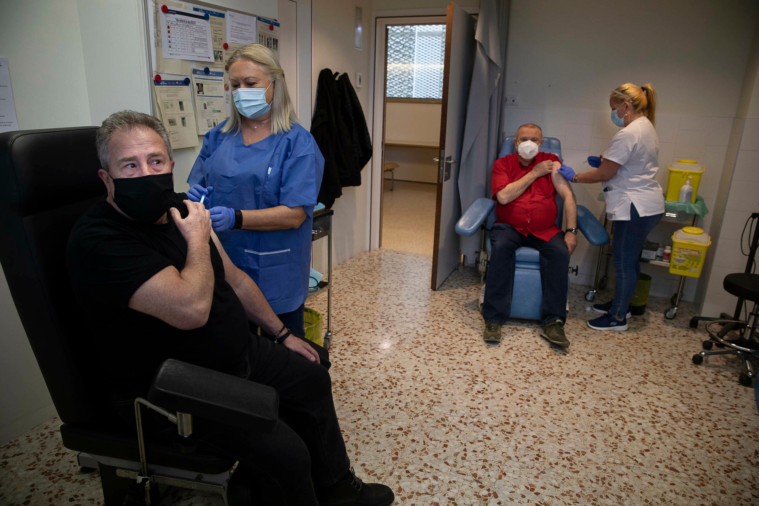 15.04.2021, Barcelona
Vacunació contra la Covid-19 al CUAP Casernes de Sant Andreu. Menors de 70 anys, amb la vacuna AstraZeneca.
foto: Jordi Play