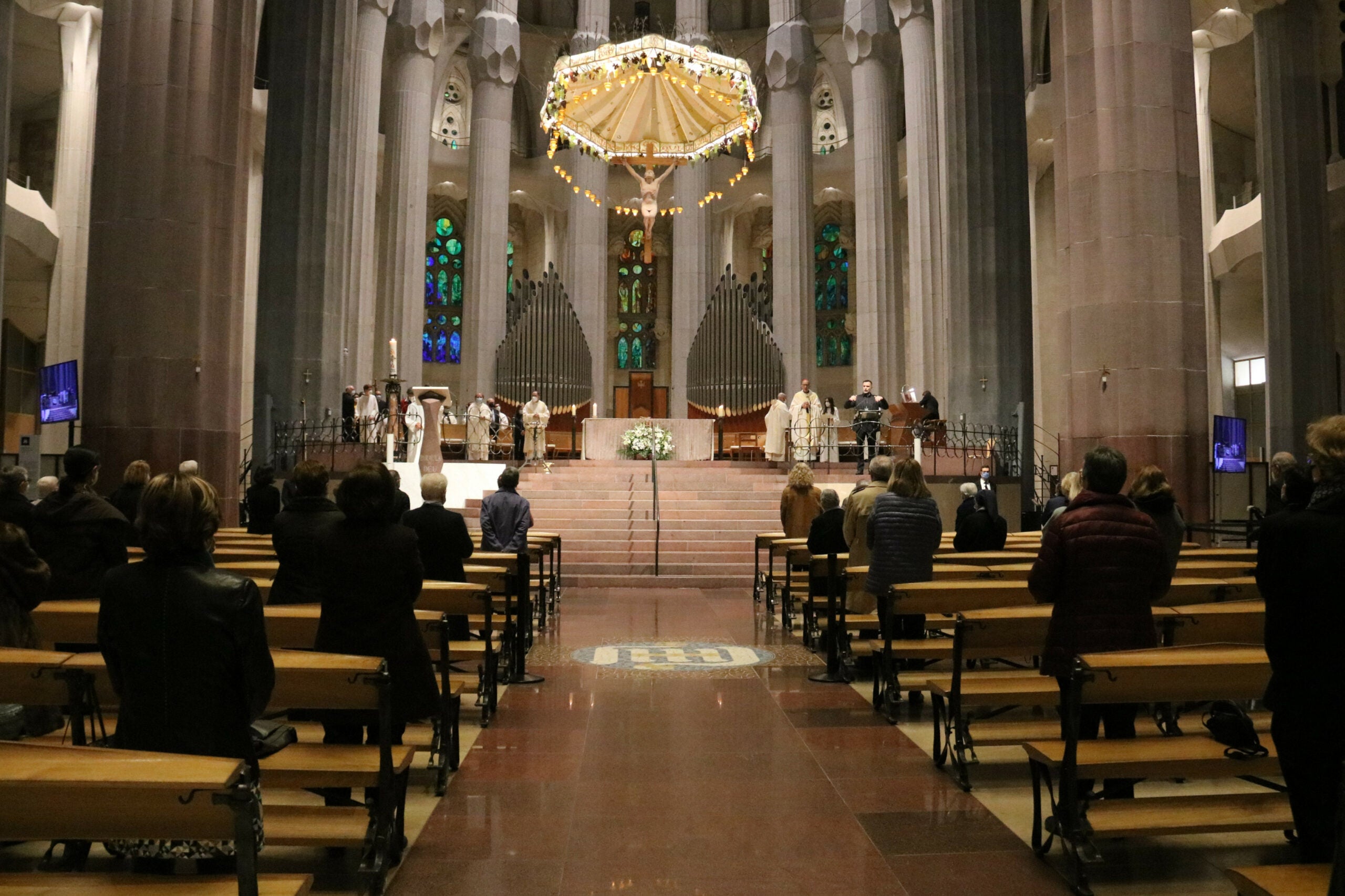 Assistents a la vetlla de Pasqua de la Sagrada Família / ACN