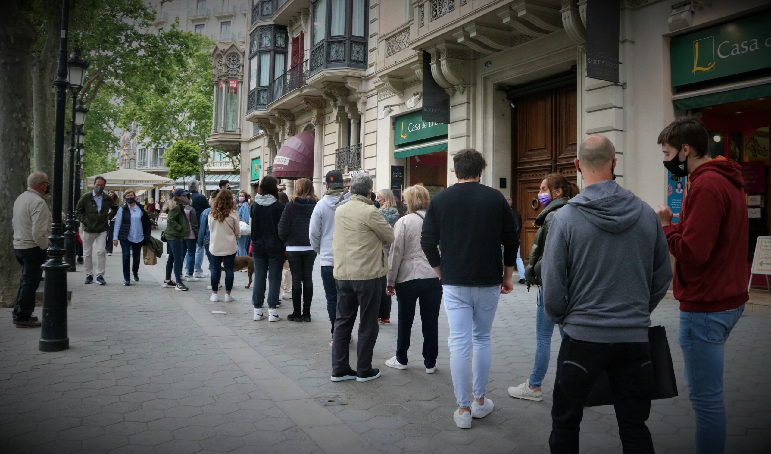 Las zonas turísticas de la ciudad podrán tener comercios abiertos 27 festivos JORDI PLAY 