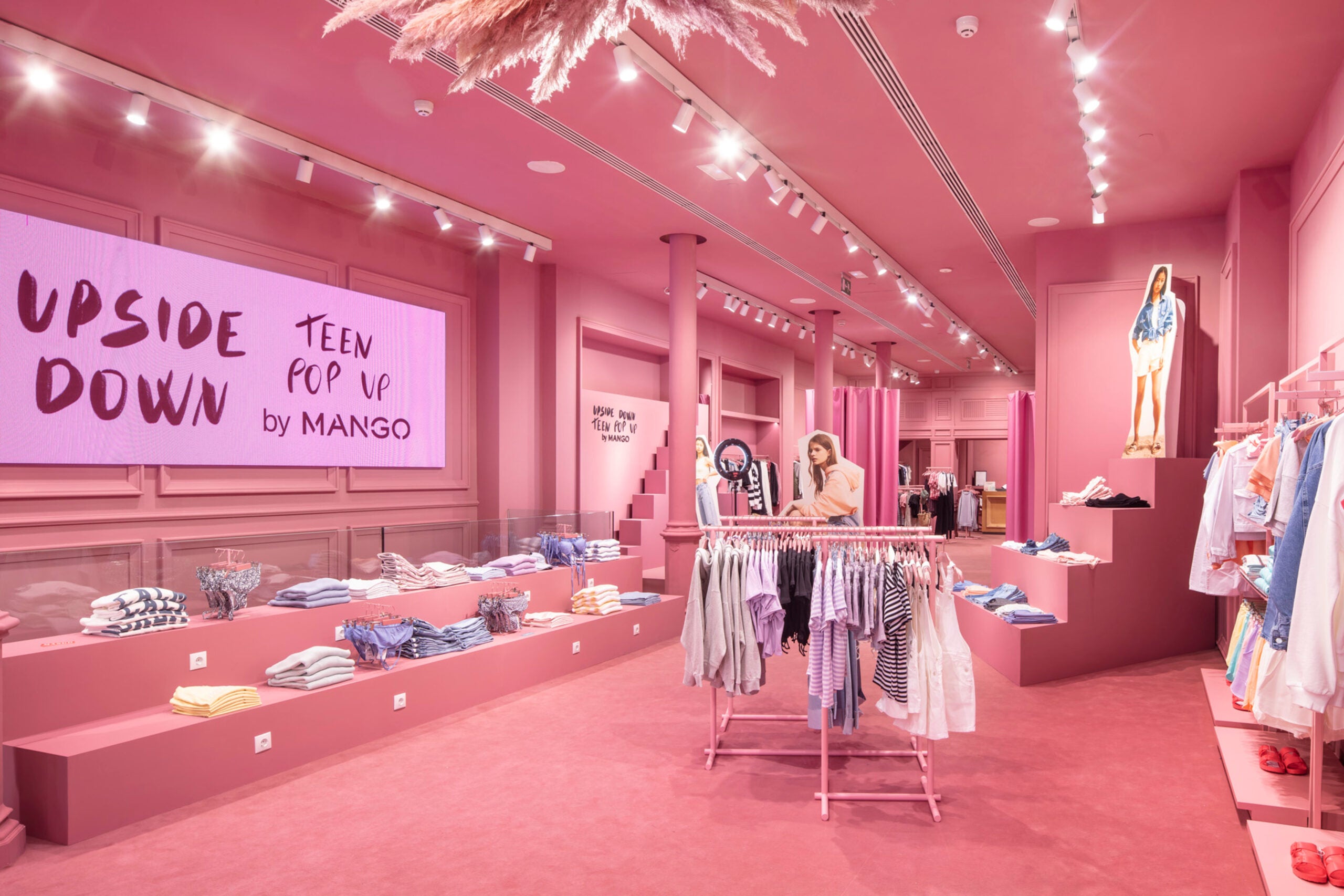L'interior de la nova botiga de Mango dedicada exclusivament a la línia 'Teen' / ACN