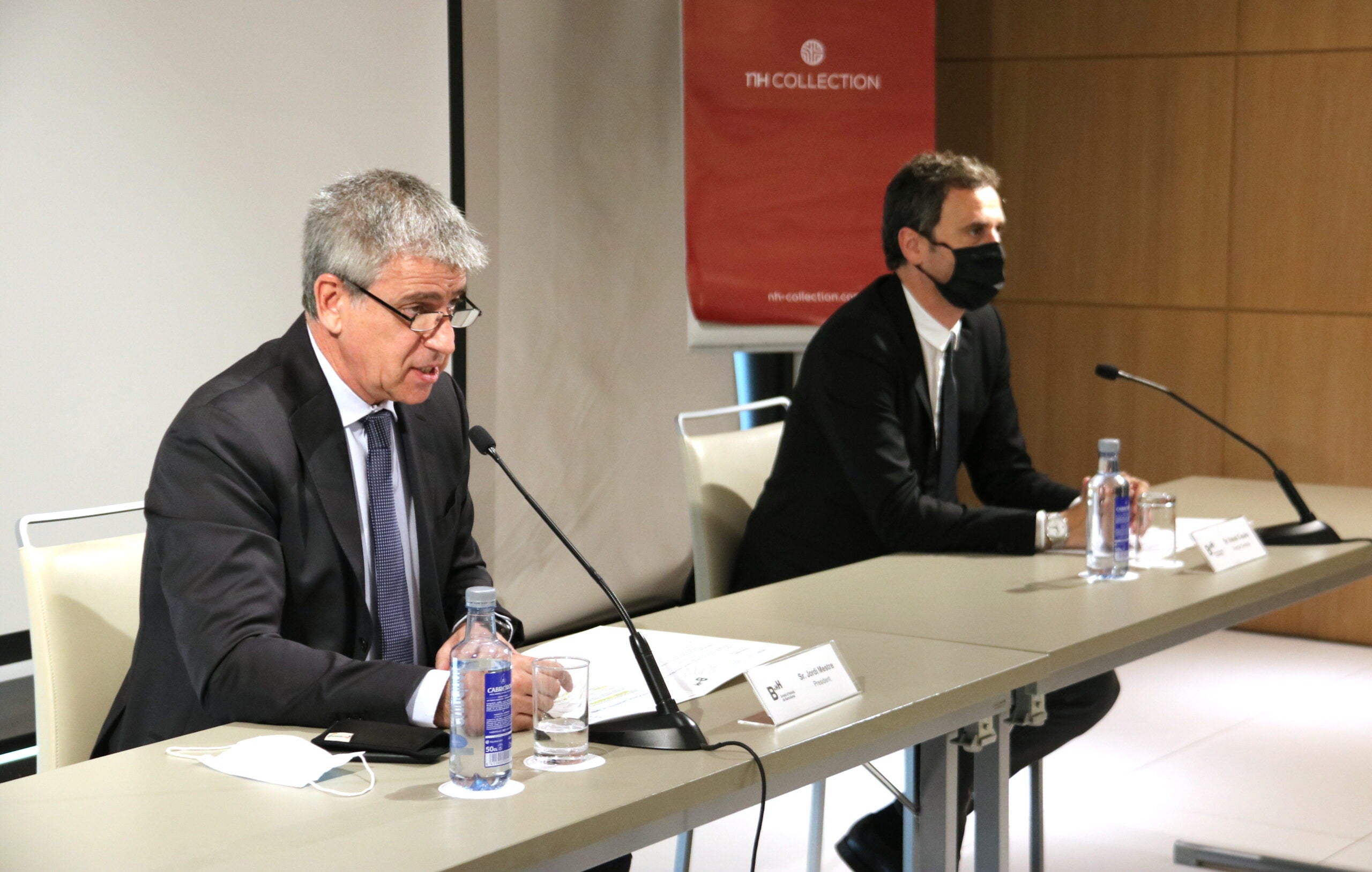 El president del Gremi d'Hotels de Barcelona, Jordi Mestre, i el director general de l'entitat, Manel Casals / ACN