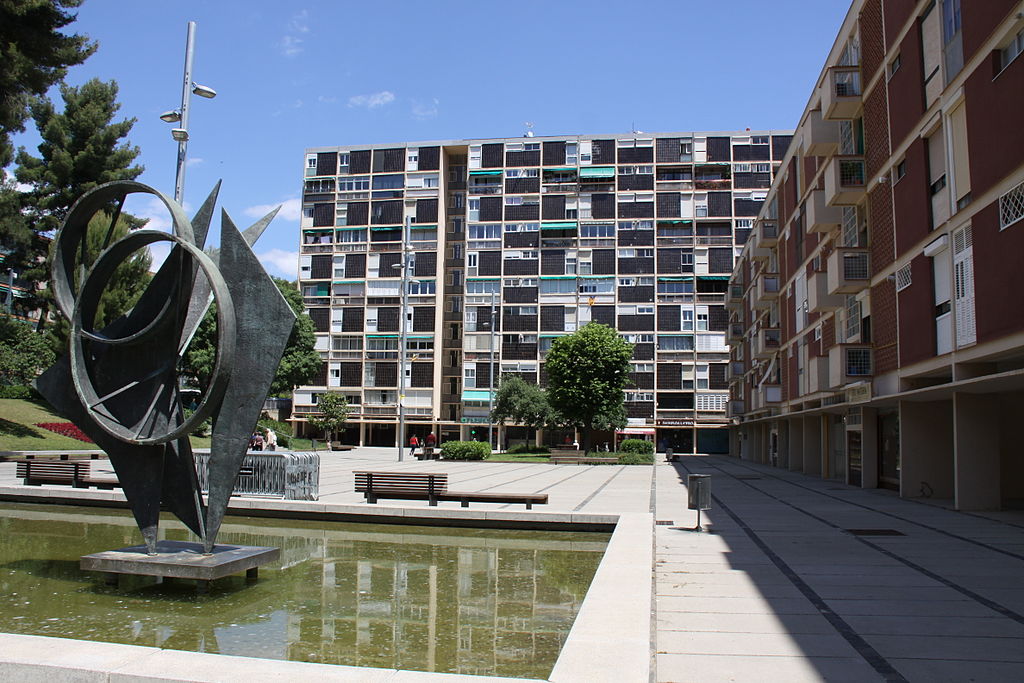 Escultura 'Ritme i projecció' de Marcel Martí, a l'esplanada de Montbau / Wikimedia - Fredericg