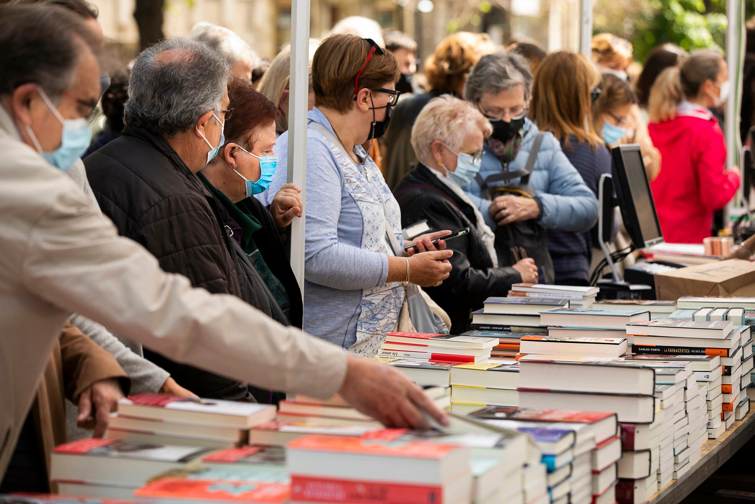 Sant Jordi 2021 a Barcelona, el primer després del confinament per la Covid19 /Jordi Play