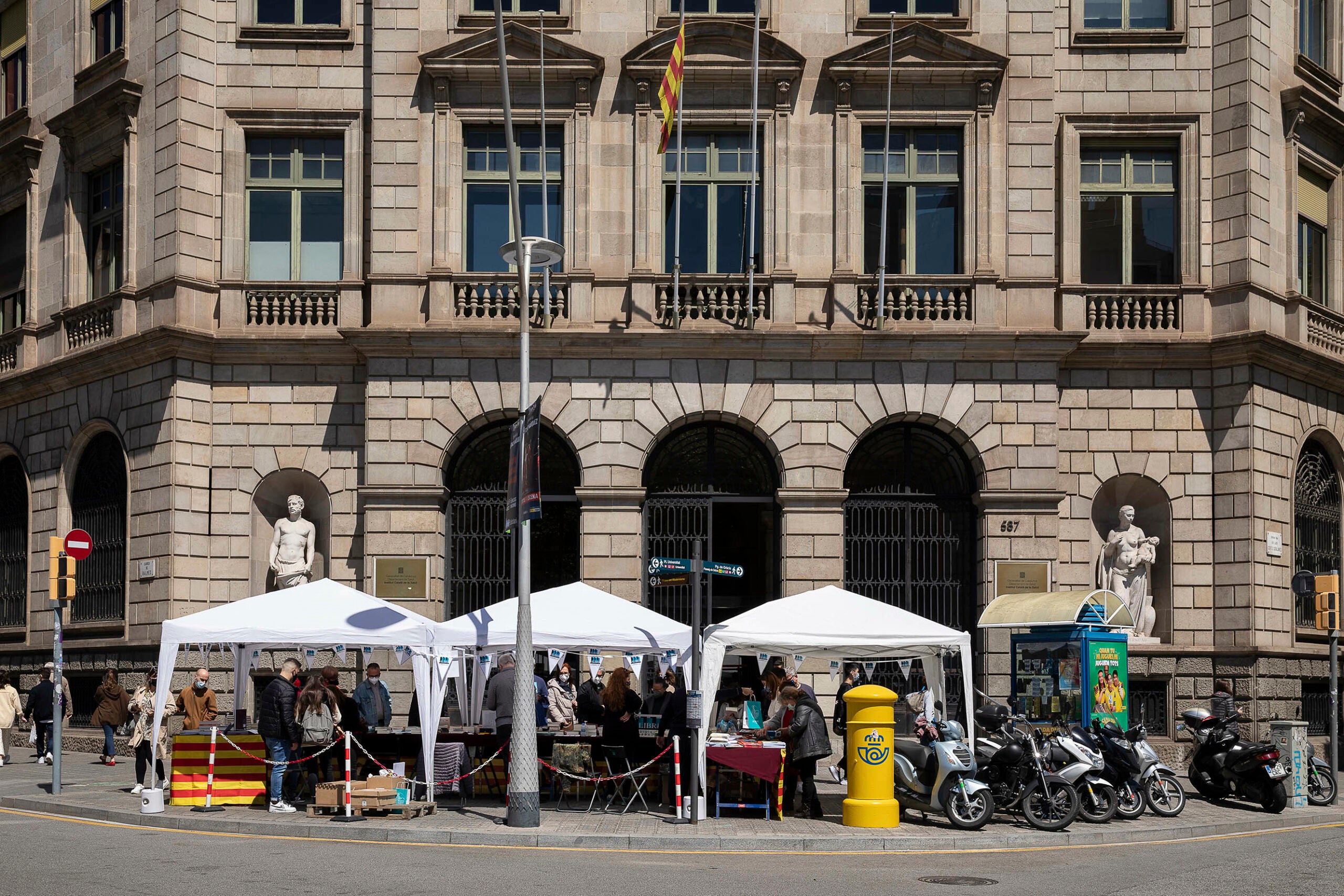 Sant Jordi 2021, en imatges / Jordi Play