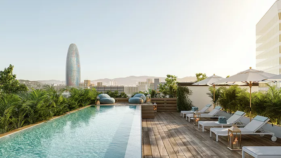 Piscina panoràmica al terrat de l'Orfebreria / Shrem Group