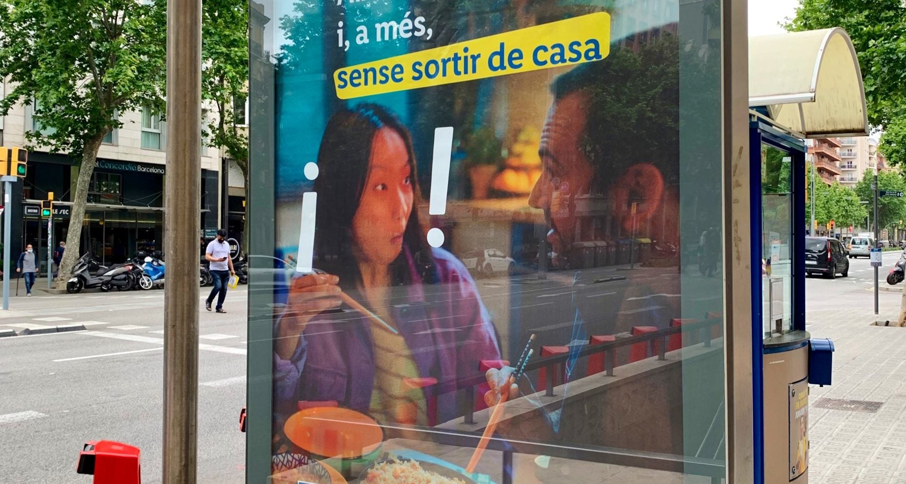 Una espifiada en un cartell publicitari en català / Twitter