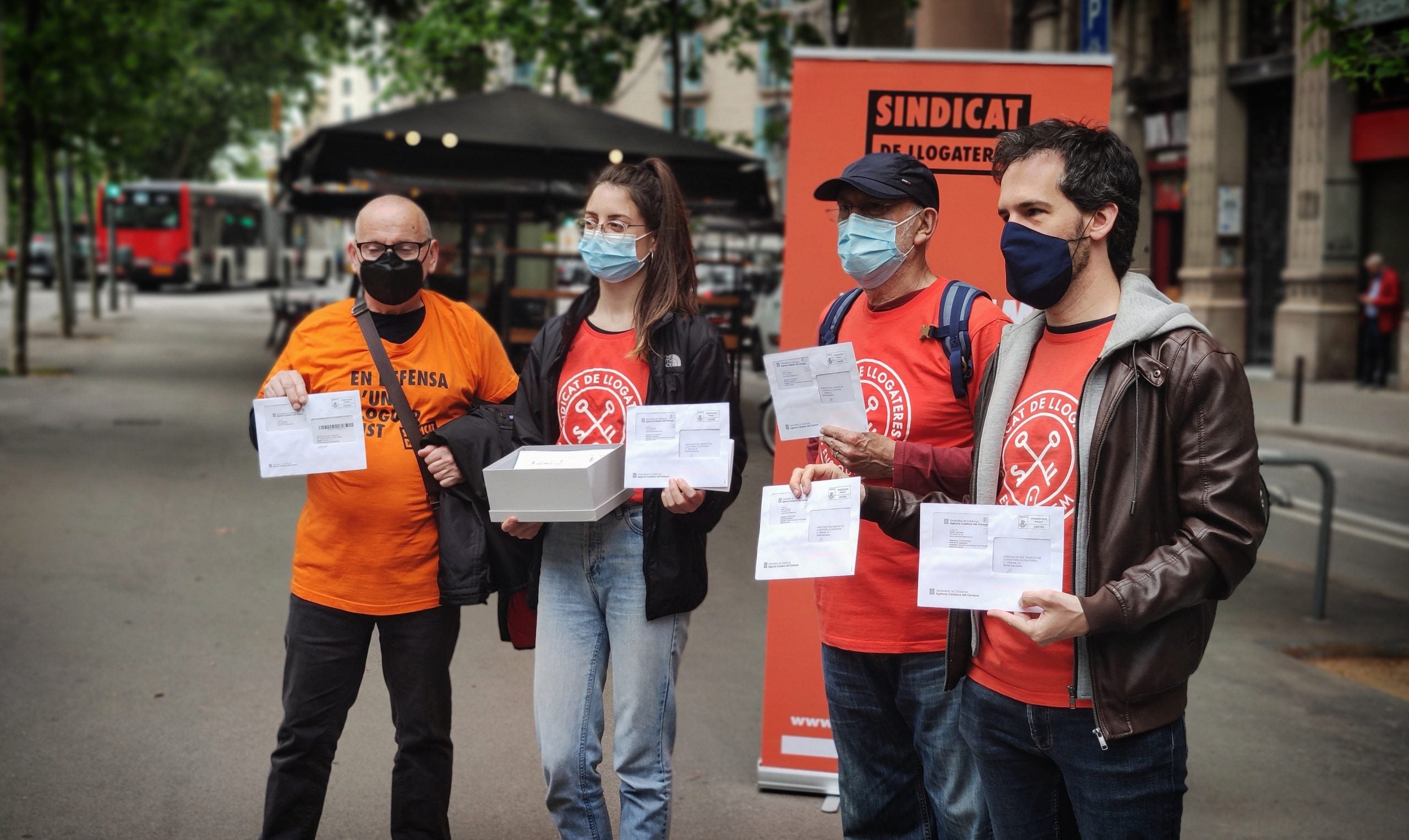 El Sindicat de Llogateres entrega una carta al sector immobiliari perquè compleixi la nova llei del lloguer / D.C.