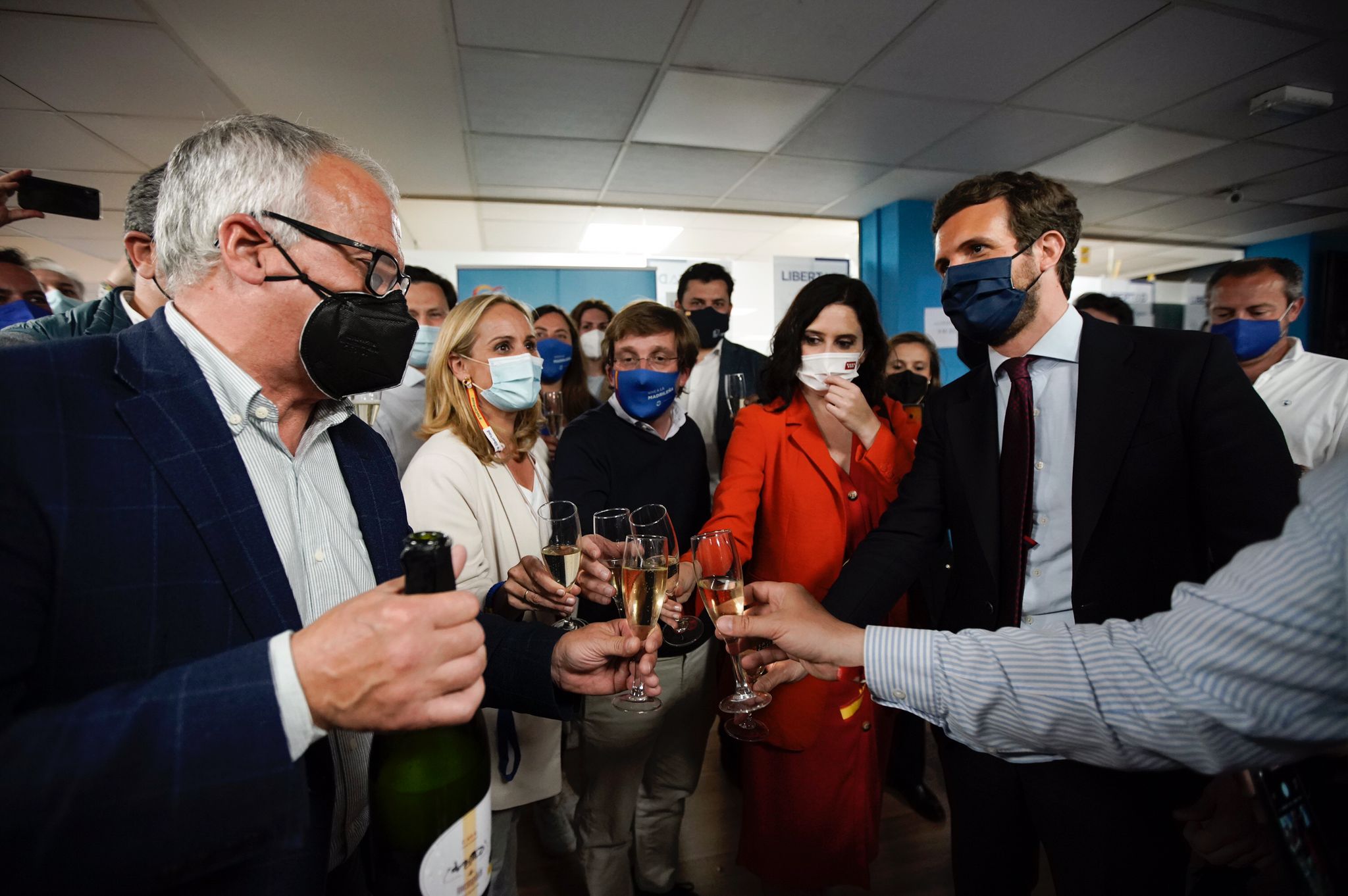 Bou celebra la victòria electoral a Madrid amb Ayuso i Casado / PP