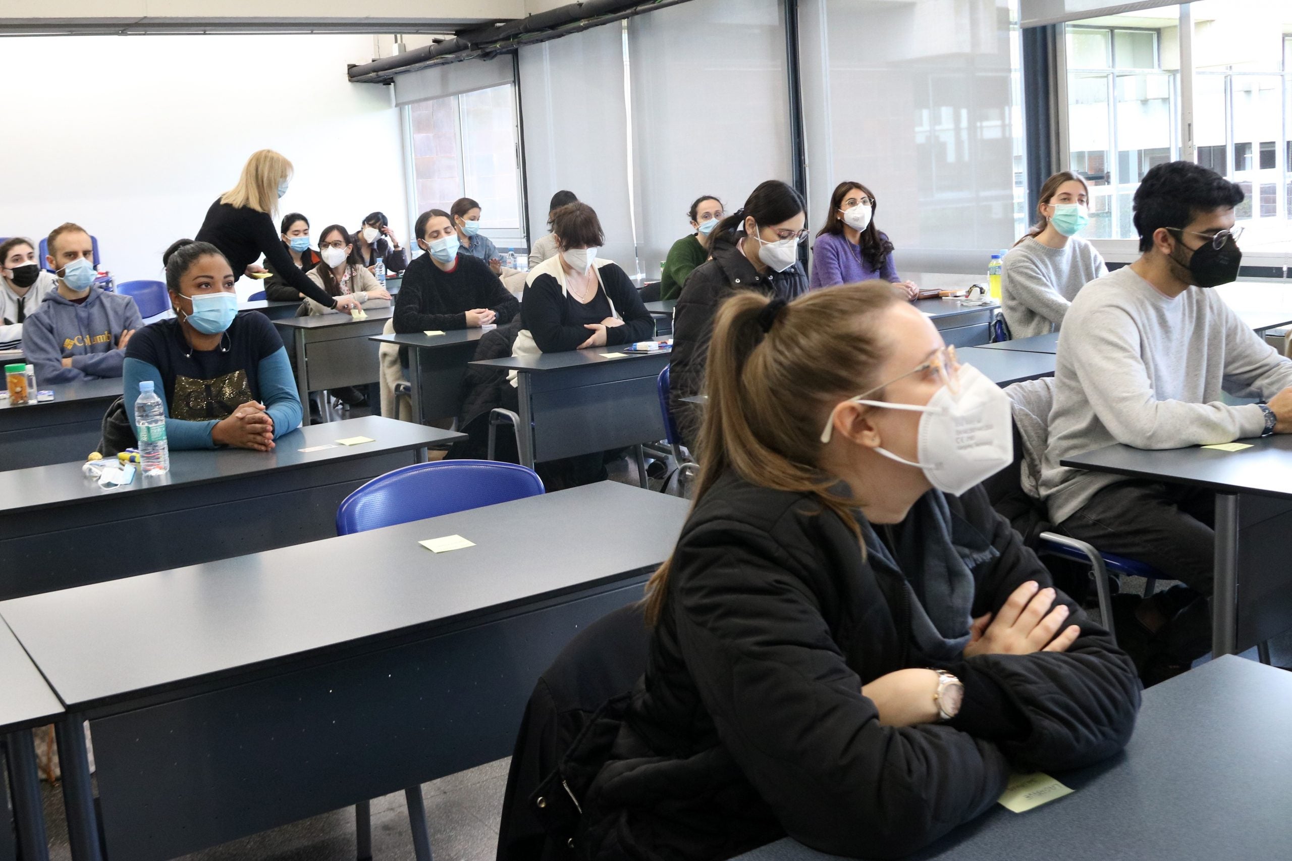 Estudiants en una aula en època de pandèmia / ACN