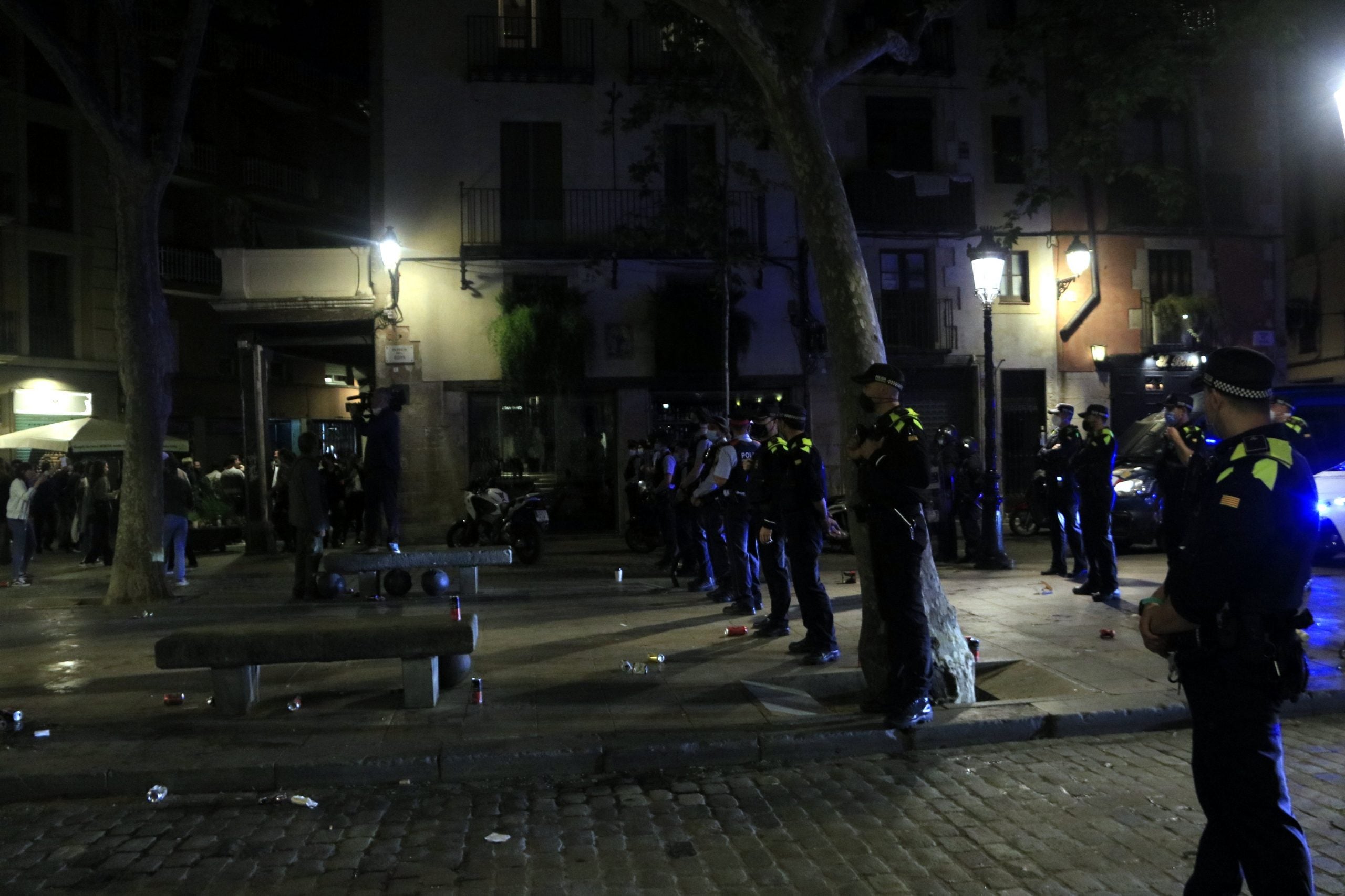 Agents de la Guàrdia Urbana i dels Mossos aquesta matinada / ACN