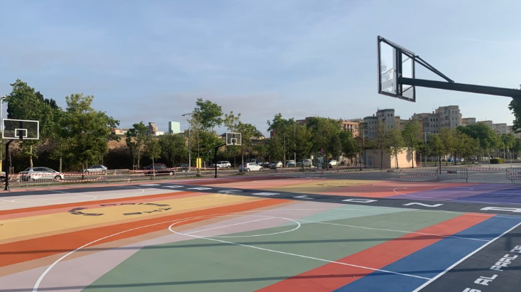 Les pistes de bàsquet renovades al Poblenou / Ajuntament