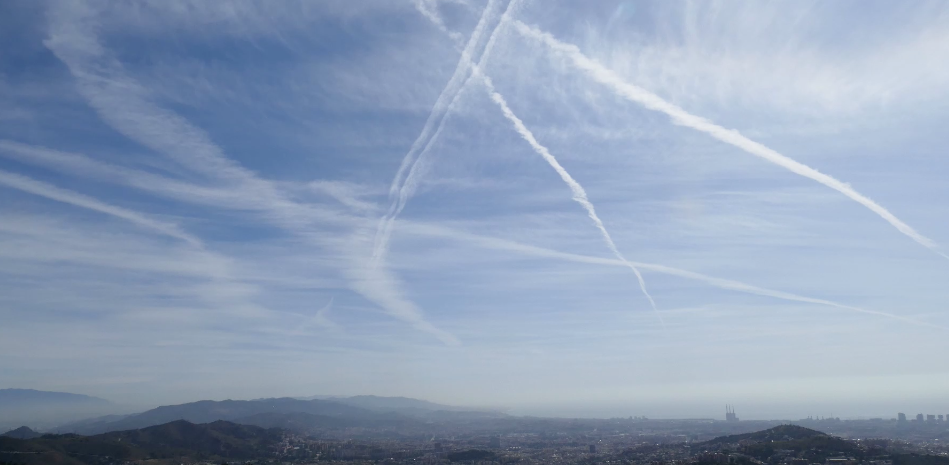 Esteles d'avió que es converteixen en núvols / Alfons Puertas