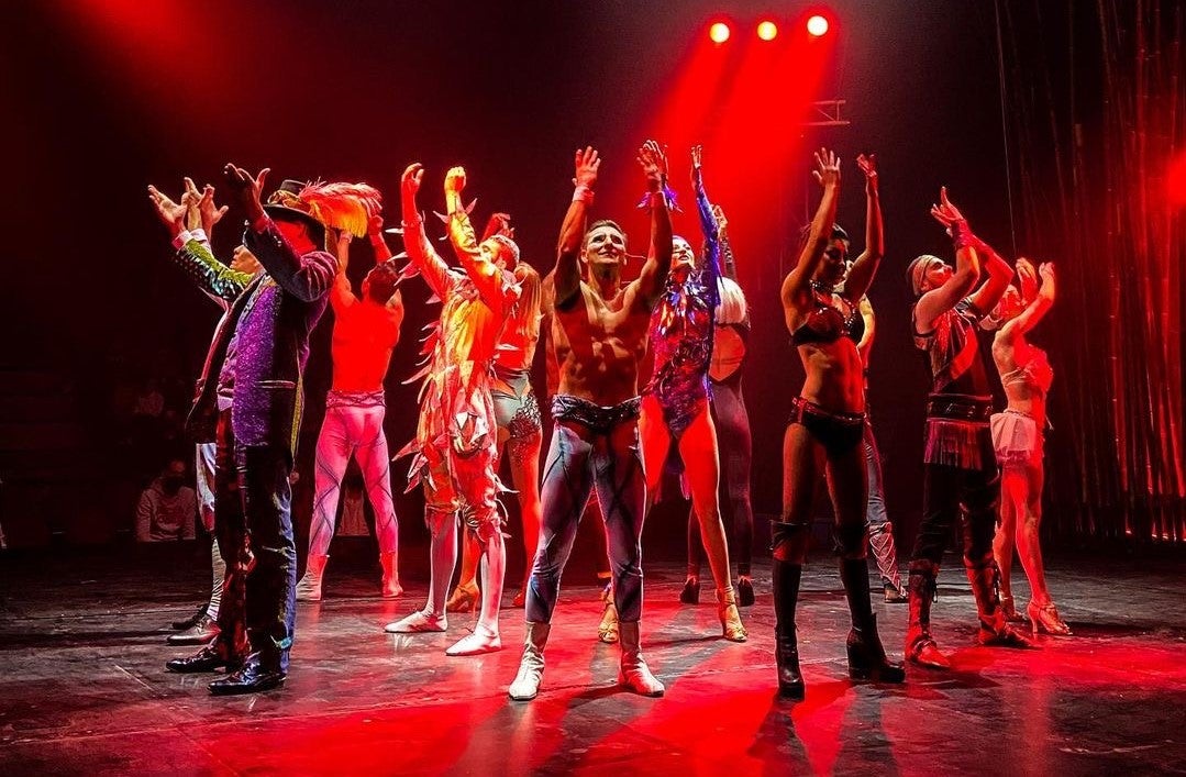 L'espectacle Mystike - Le Grand Cirque, durant els preparatius 