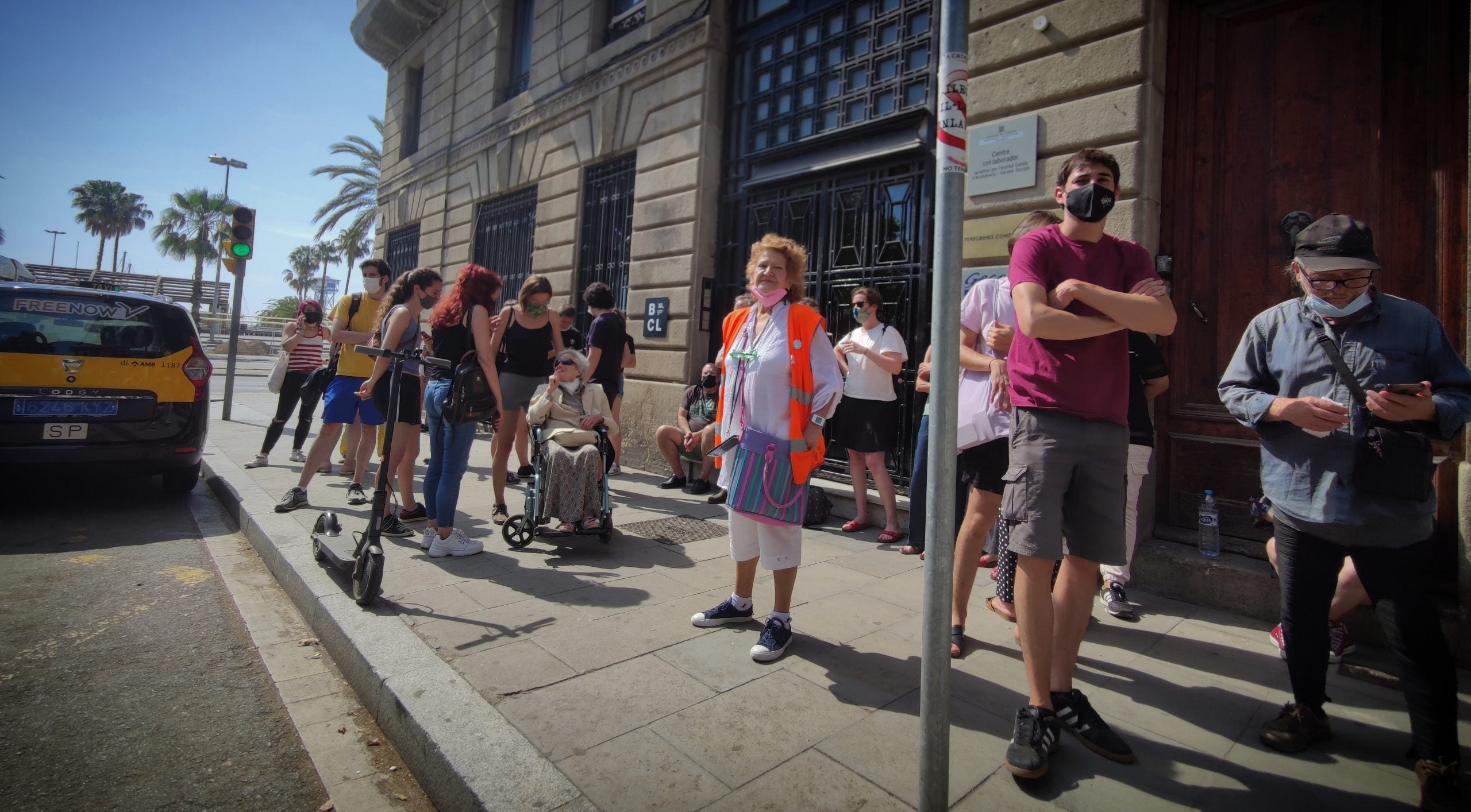 Activistes i veïns a la plaça del Duc de Medinaceli / D.C.