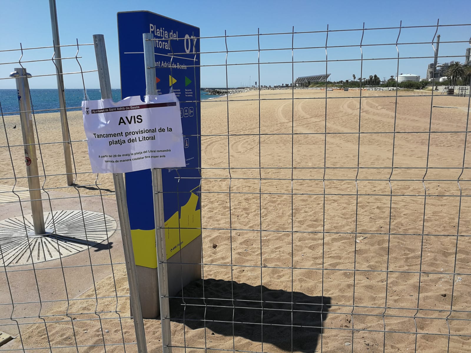 La platja tancada a Sant Adrià per contaminació / JR