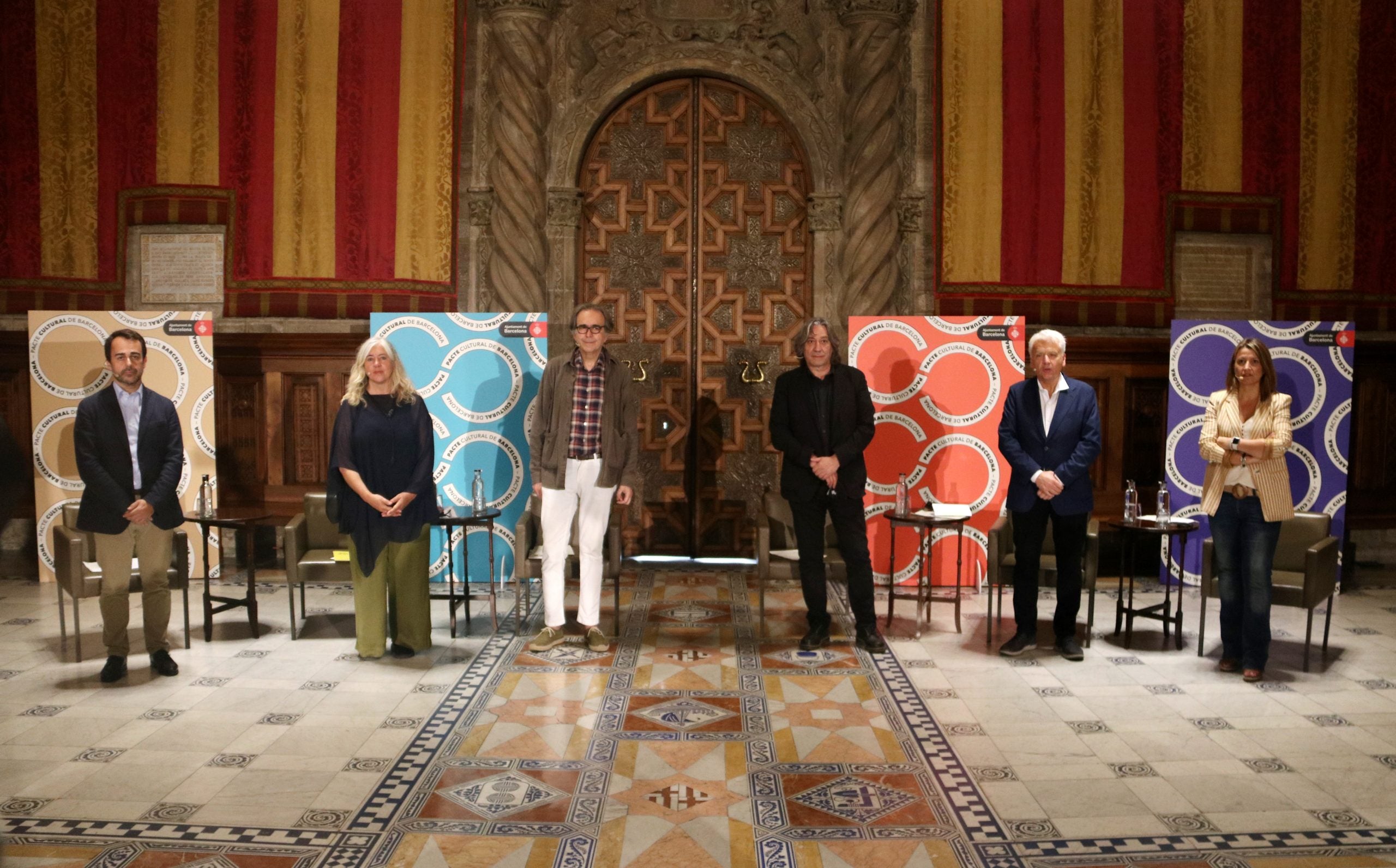 Els portaveus dels diversos grups municipals de l'Ajuntament de Barcelona que han signat el Pacte per la Cultura / ACN