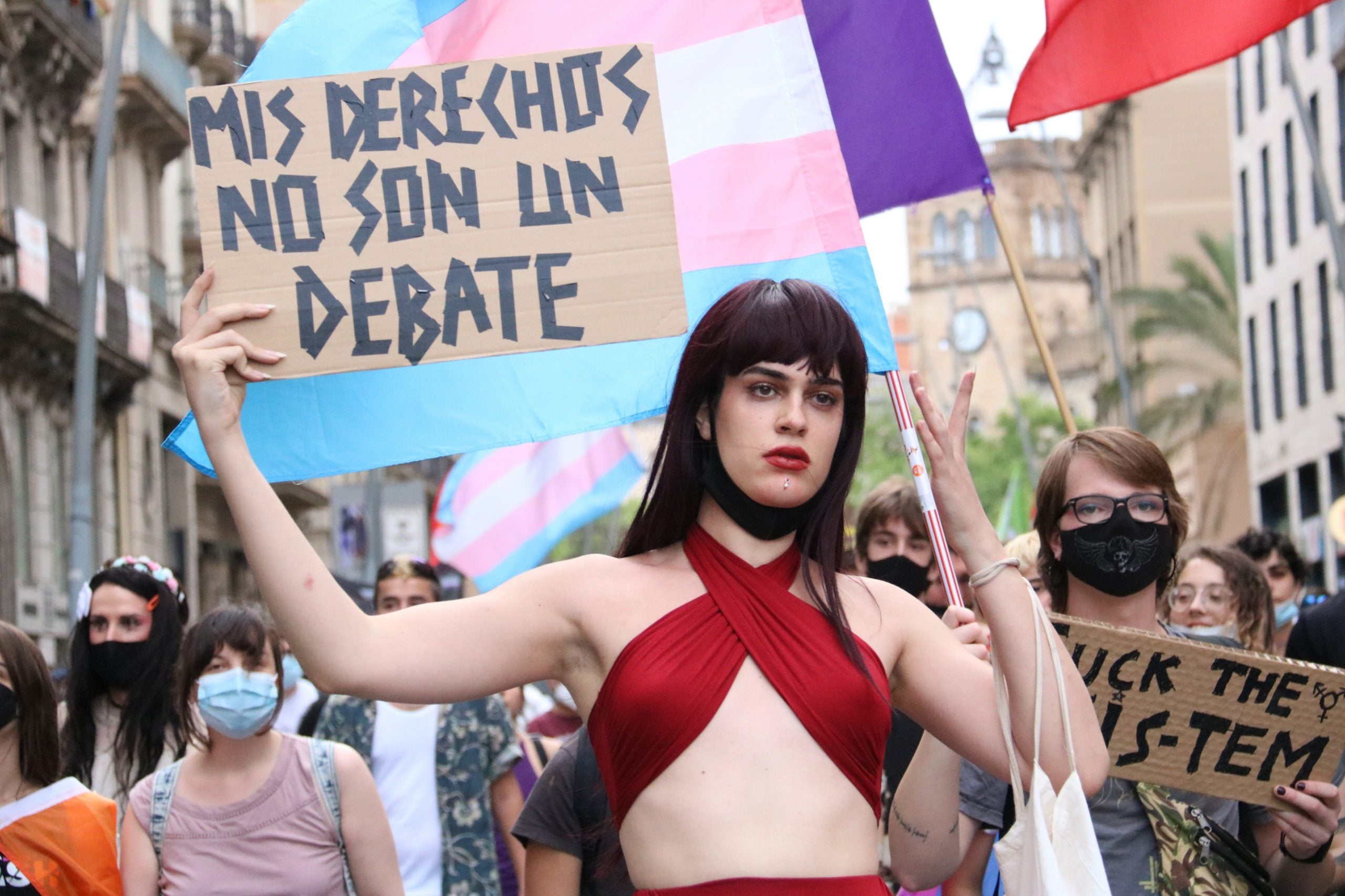 Una manifestant a la protesta per l’alliberament LGTBI / Eli Don / ACN