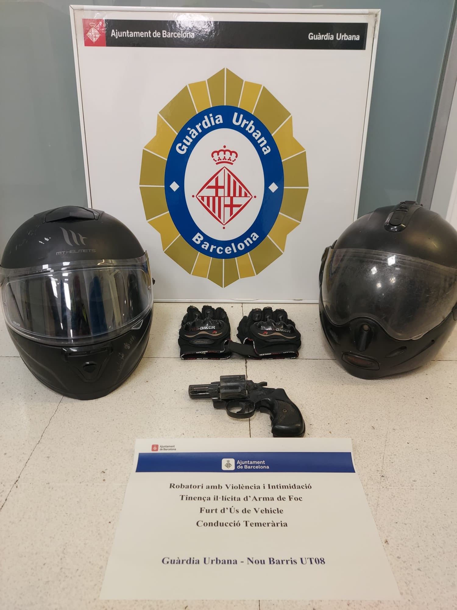 Pertinences incautades en la detenció a Nou Barris / Sapol