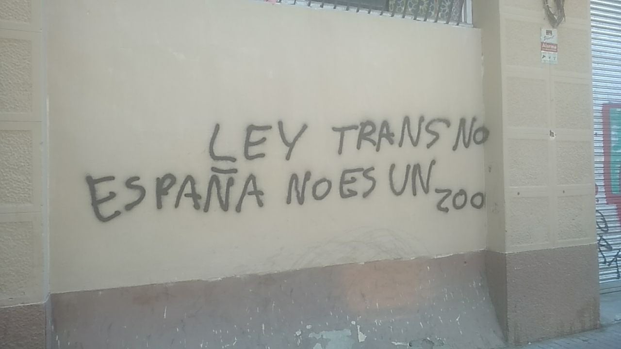 Pintada homòfoba al Poblenou / Observatori contra l'Homofobia