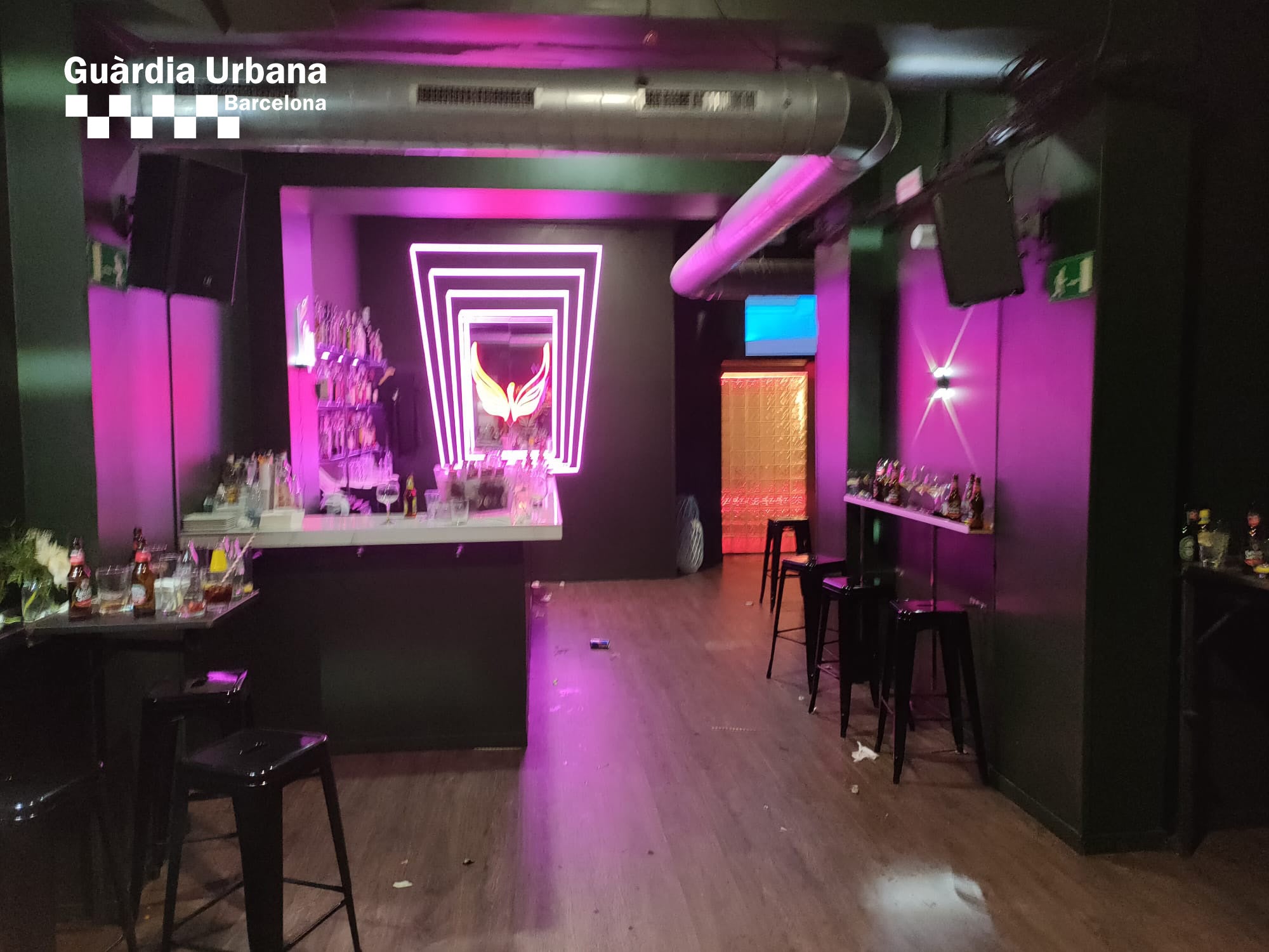 Pub sense llicència desallotjat a l'Eixample / GUB