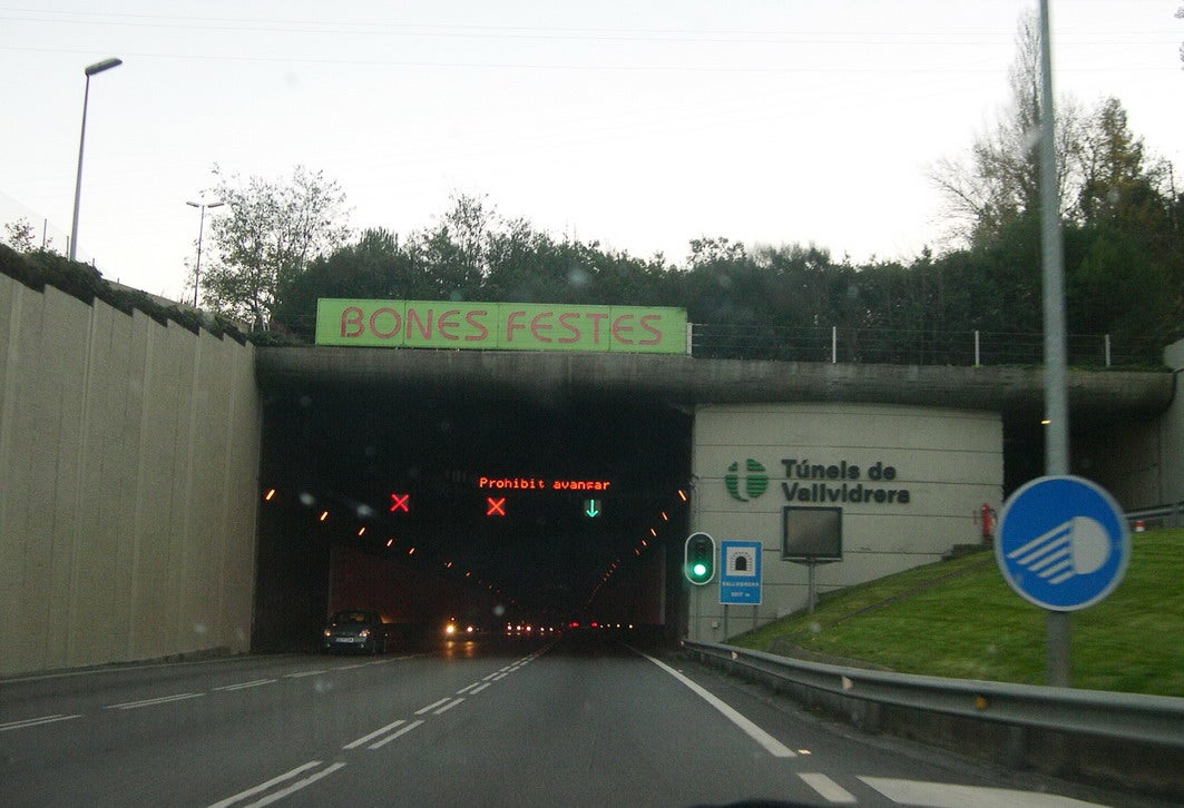 Entrada als túnels de Vallvidrera / Pere López / Wikimedia Commons