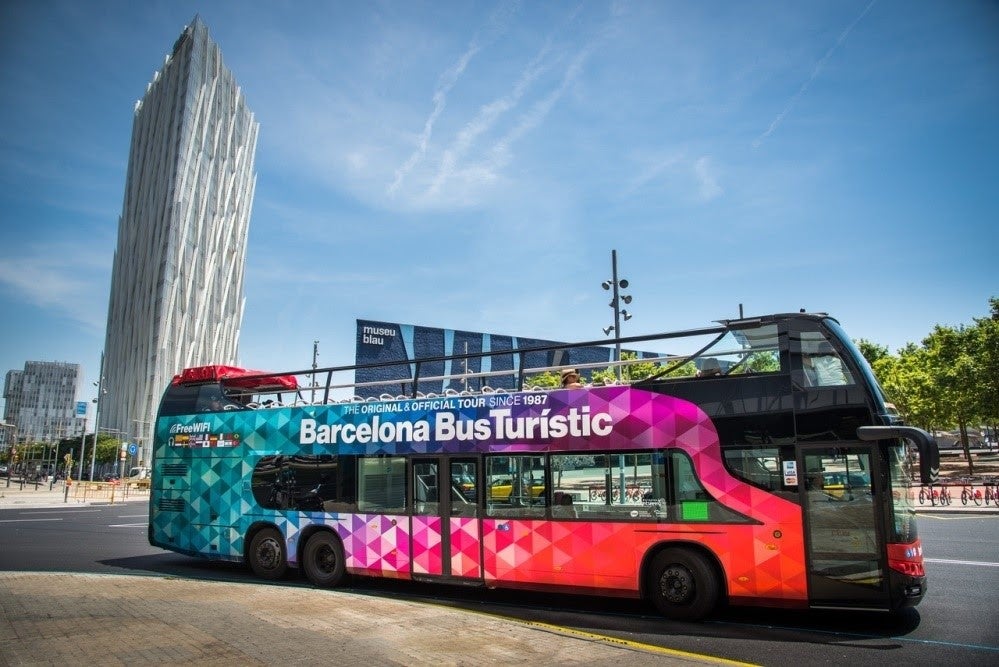 El bus turístic amplia els seus recorreguts per portar turistes fora del centre / Europa Press