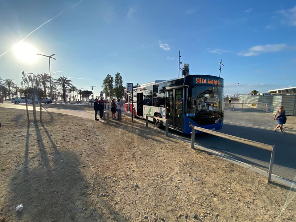 Bus per anar a la platja del Fòrum / Ajuntament de Sant Adrià