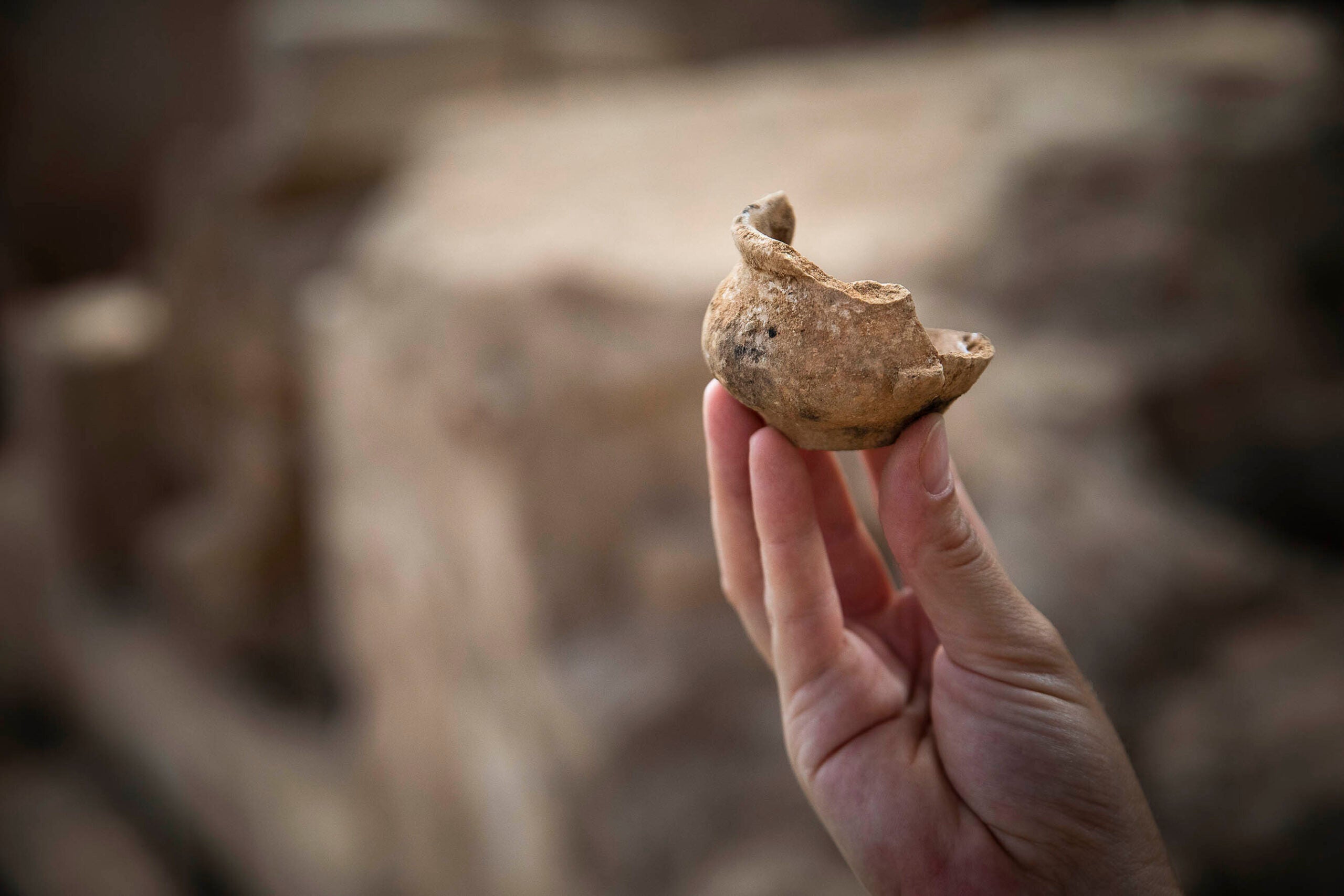 Una peça trobada a les excavacions arqueològiques al Born Centre Cultural / Jordi Play