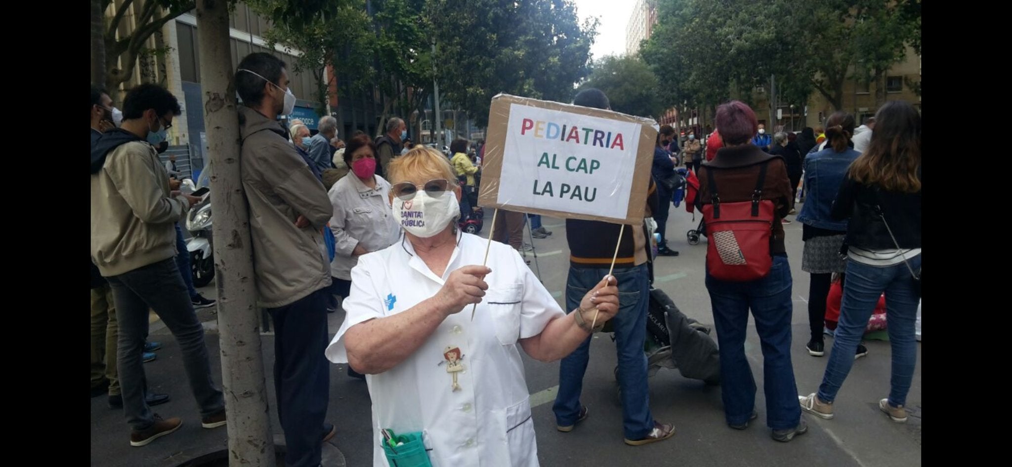 Protesta per demanar el retorn dels pediatres a La Pau / @EnPediatria