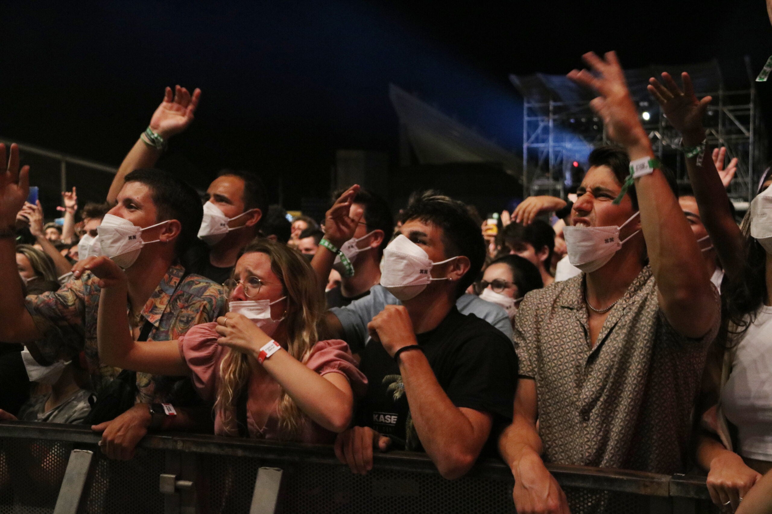 Públic amb mascareta a primera fila del concert de Kase.O al Festival Cruïlla / ACN