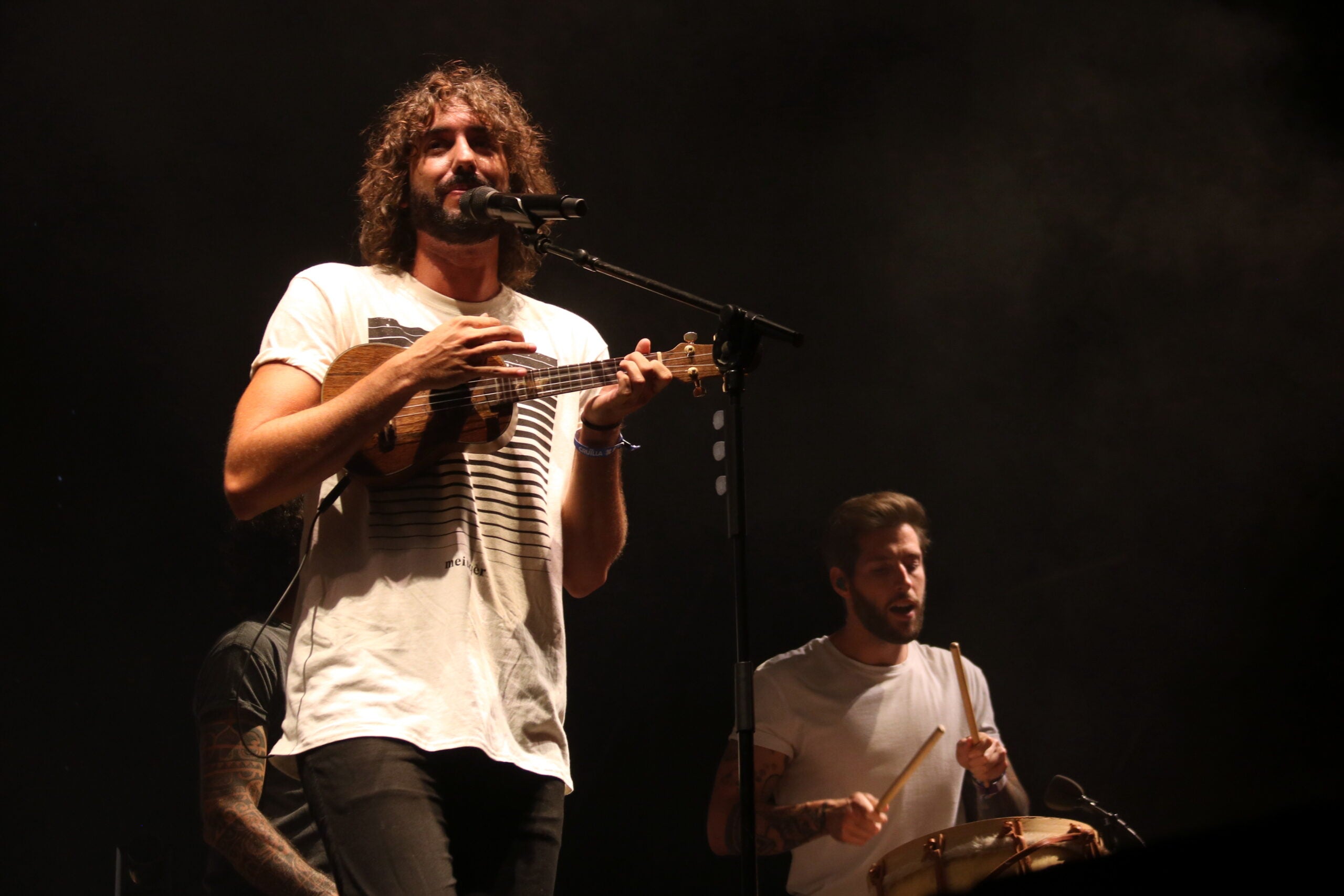 El cantant d'Izal, Mikel Izal, a l'inici del concert del grup al Cruïlla | ACN - Pere Francesch