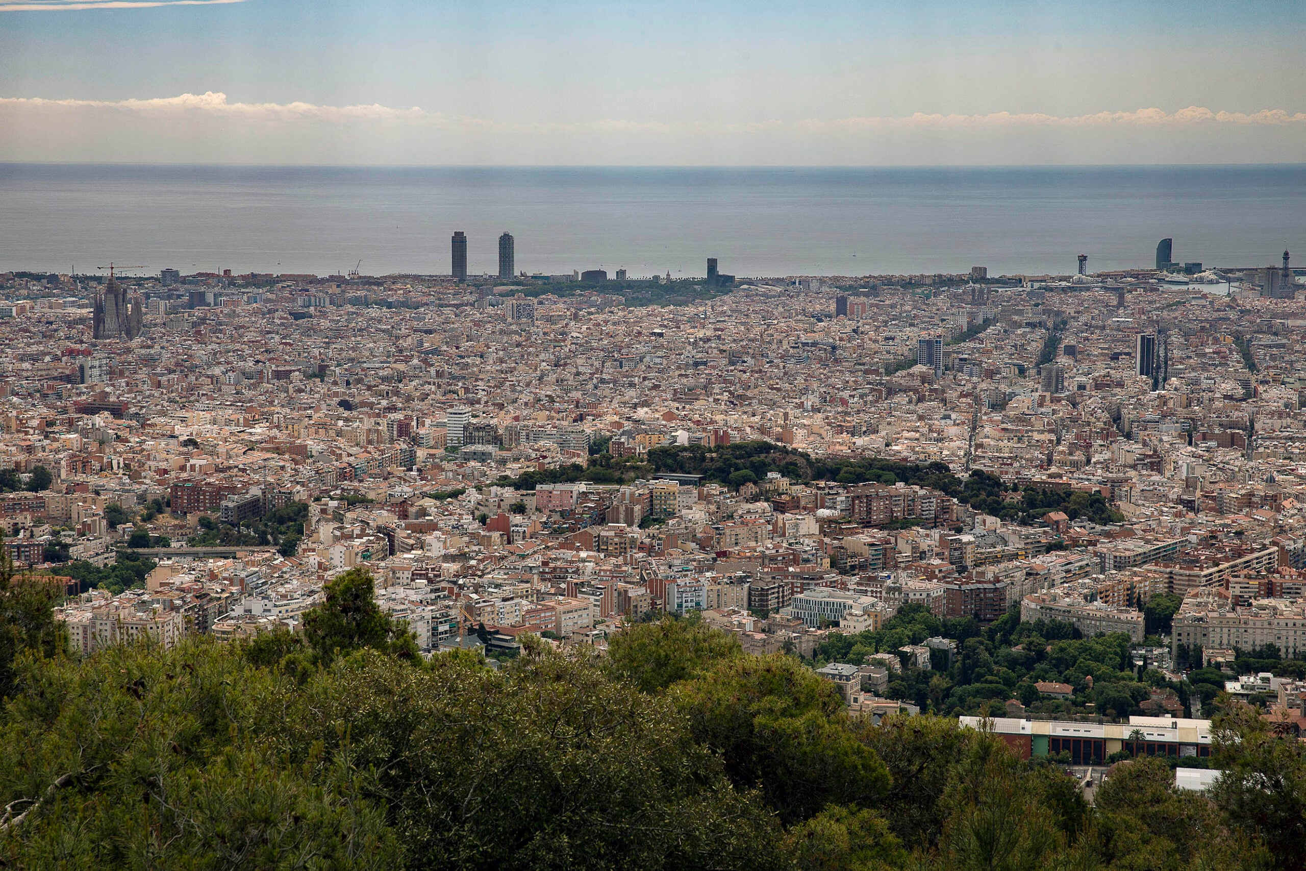 Panoràmica de Barcelona des de l'Observatori Fabra / Jordi Play