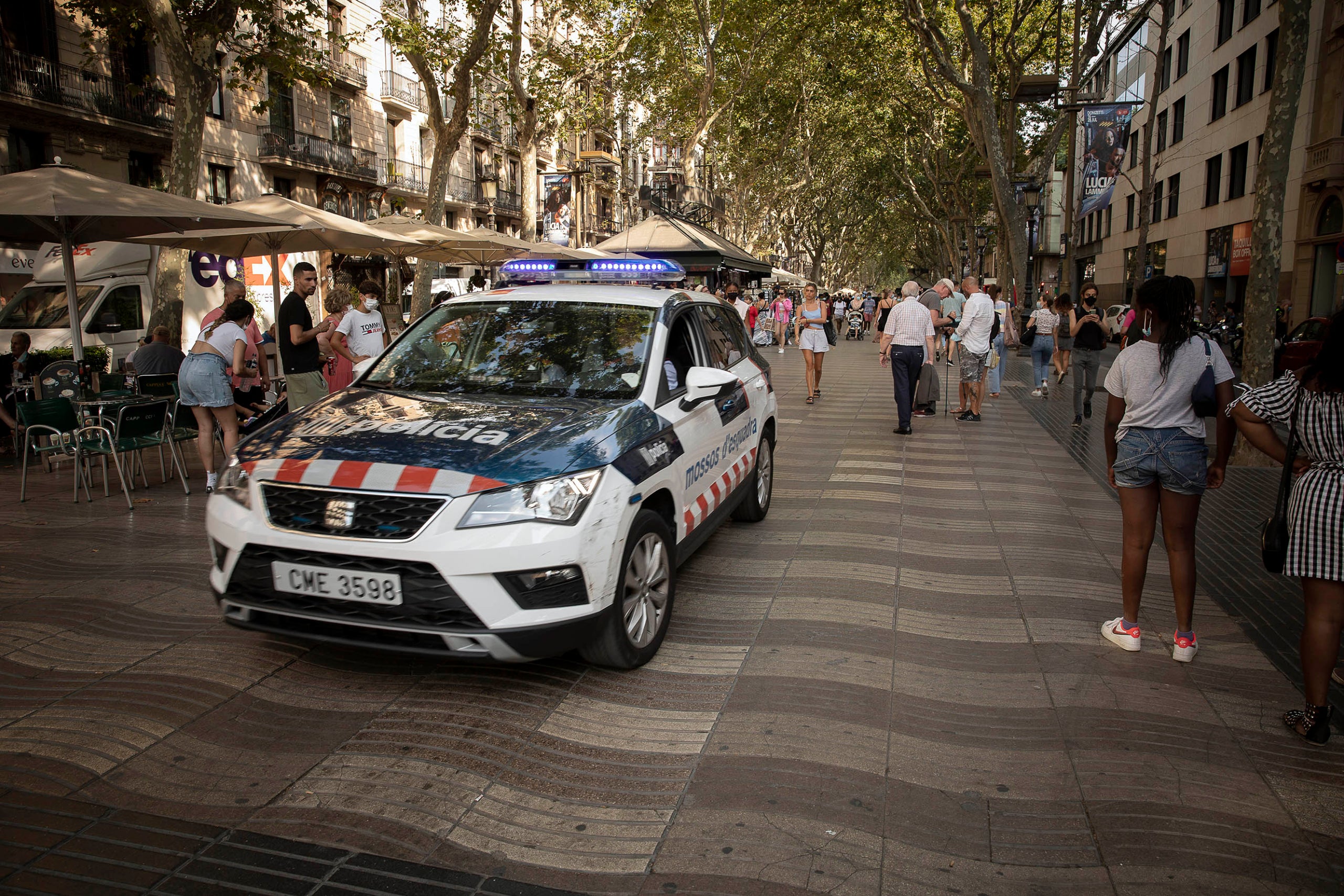 Un cotxes dels Mossos a les Rambles a l'estiu del 2021 / Jordi Play