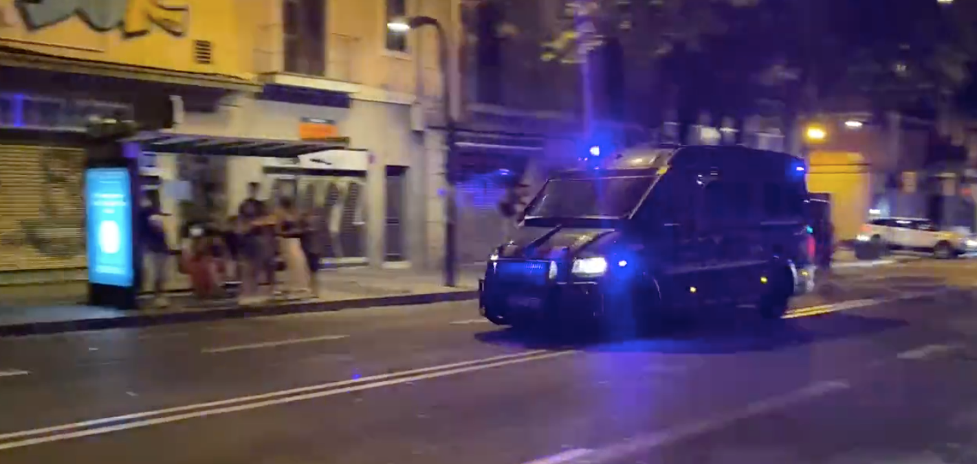 Una altra nit d'aldarulls al carrer després de les festes de Sants