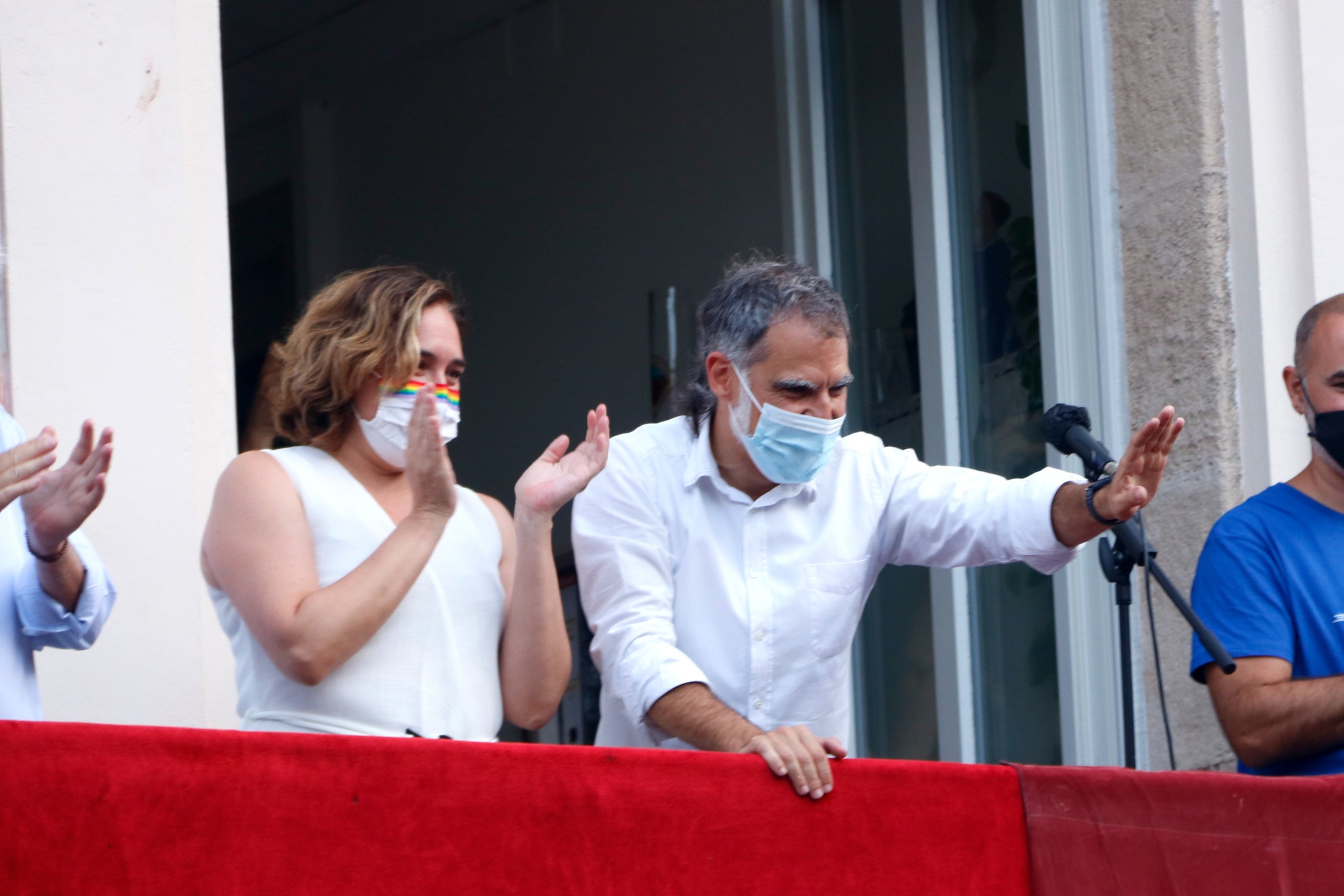 Ada Colau i Jordi Cuixart, en l'inici de les festes de Gràcia / Arnald Prat / ACN