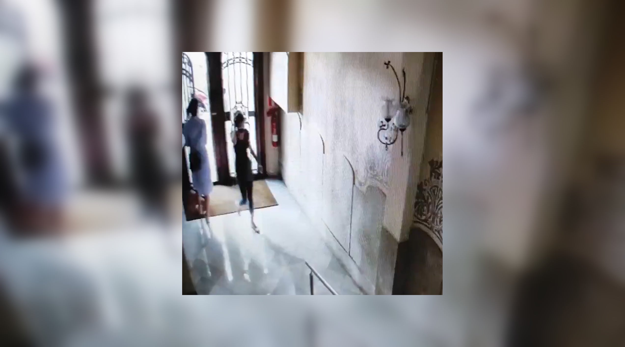 Les lladres actuant en un edifici / Mossos